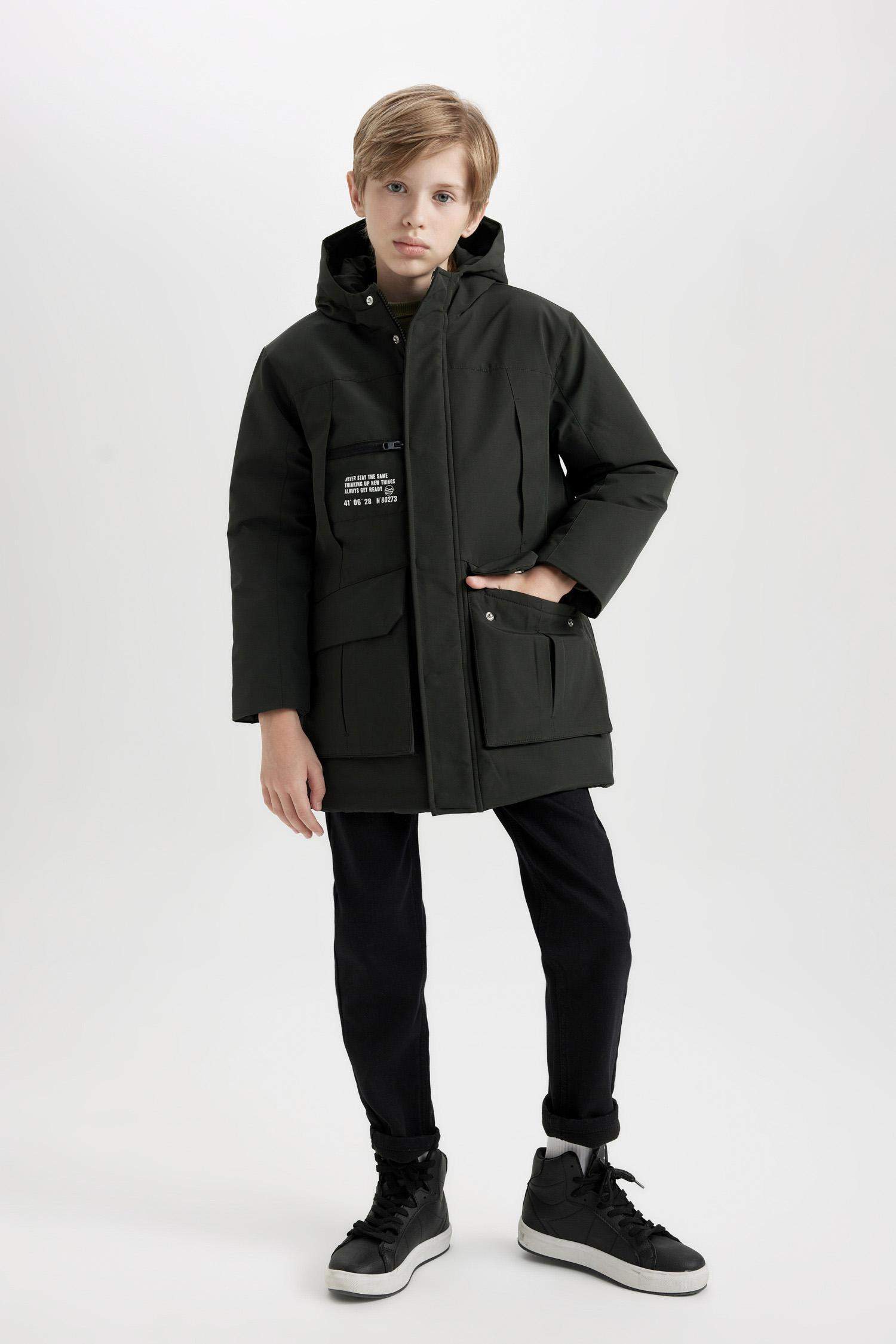 Erkek Çocuk Su Geçirmez Kapüşonlu Fermuarlı Çıtçıtlı Cepli Parka