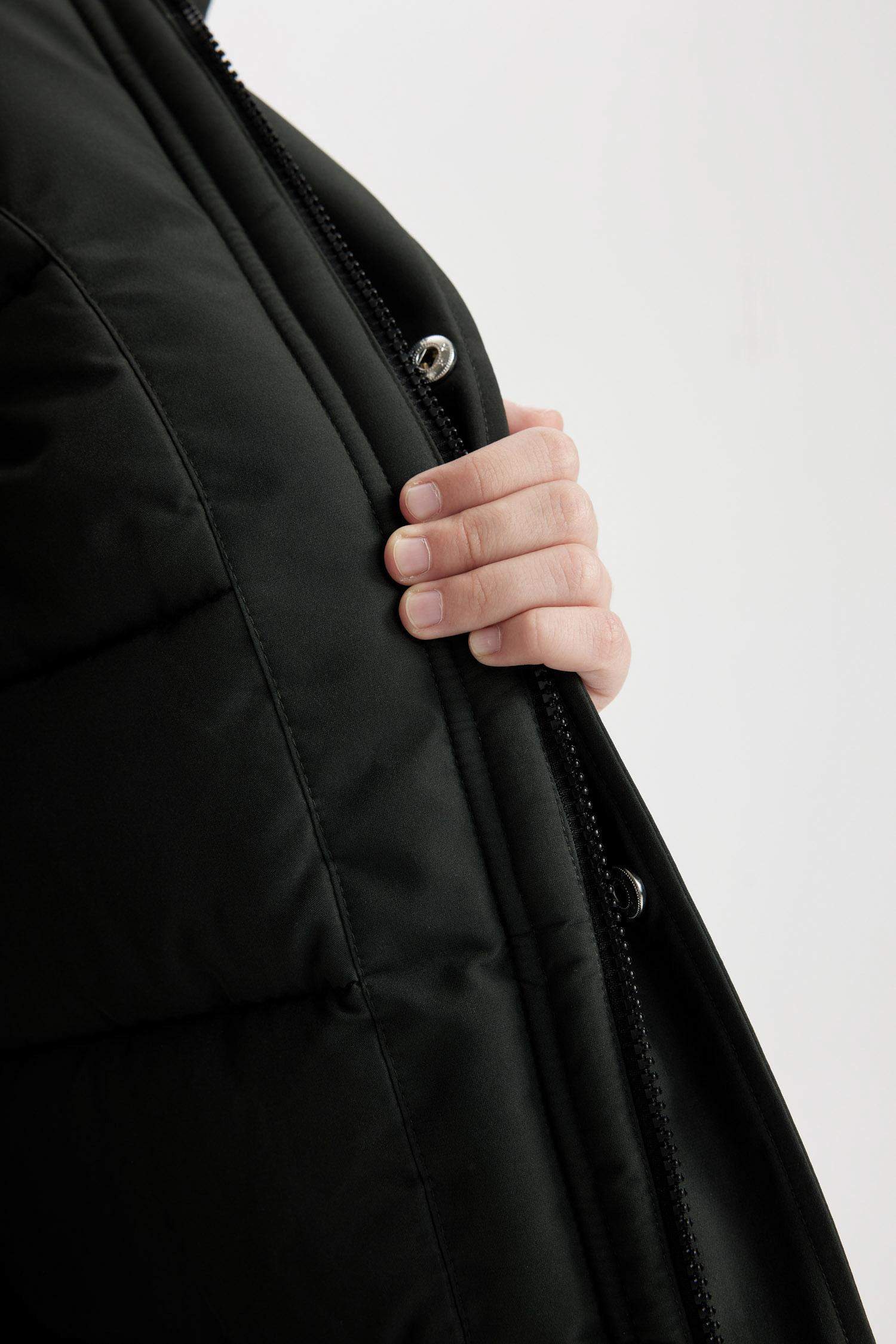 Erkek Çocuk Su Geçirmez Kapüşonlu Fermuarlı Çıtçıtlı Cepli Parka