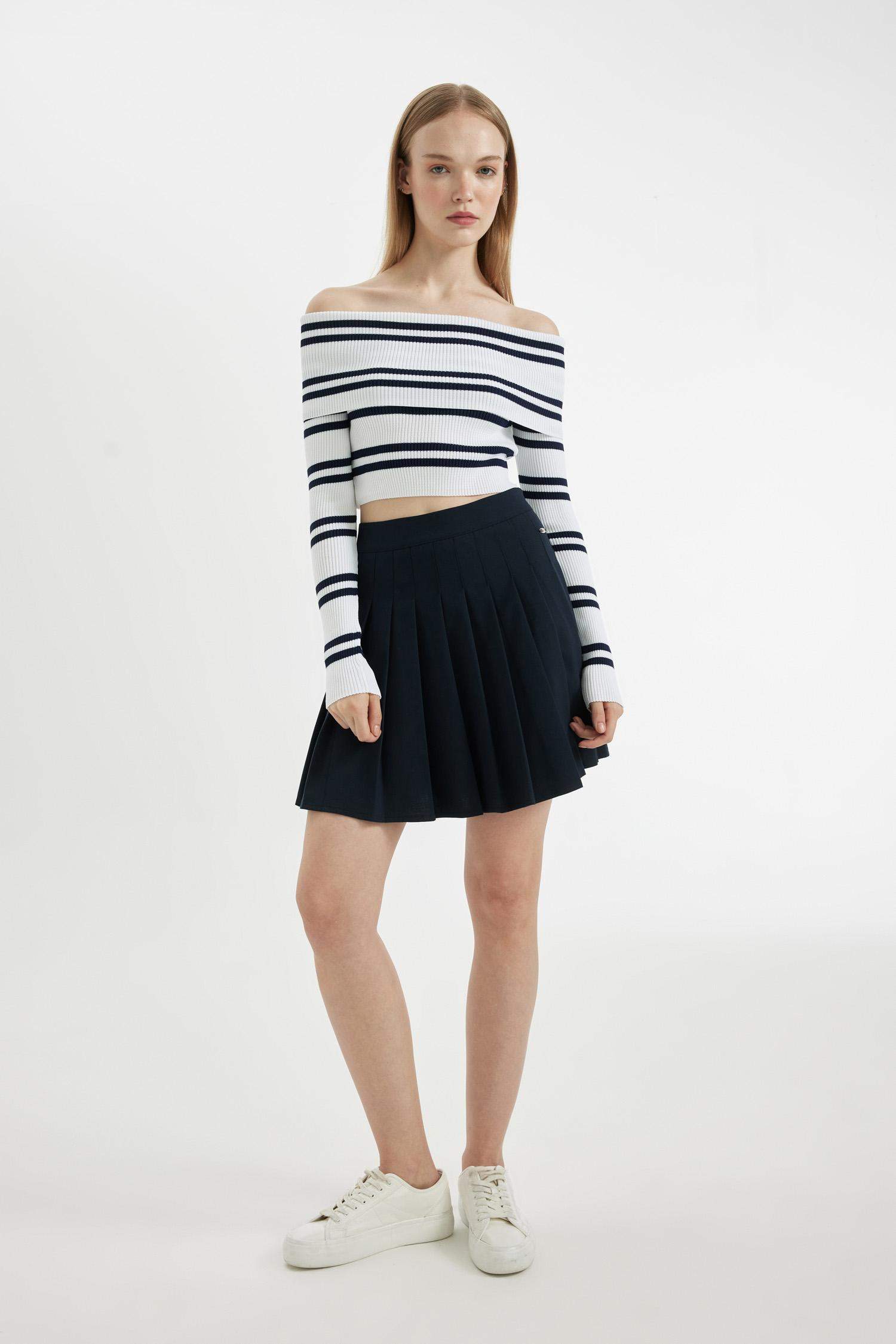 Slim Fit Striped Open Shoulder Knitwear Pullover