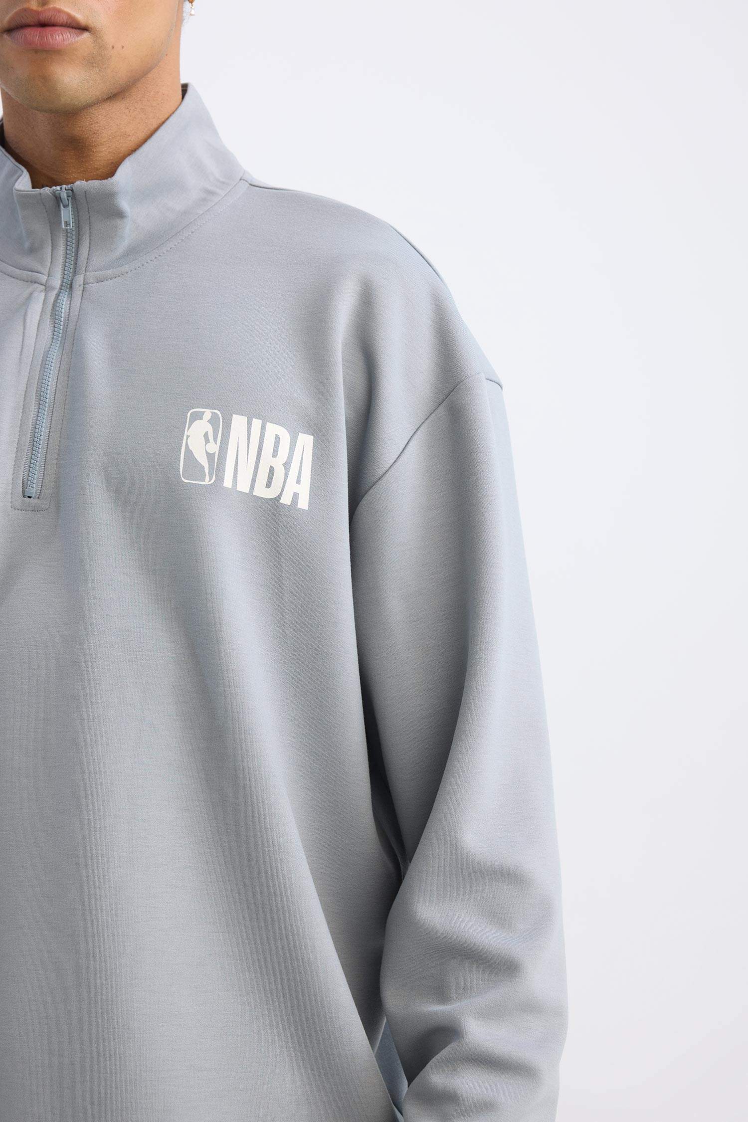 NBA Wordmark Oversize Geniş Kalıp Fermuarlı Dik Yaka Sırt Baskılı Skuba Dalgıç Kumaş Sweatshirt