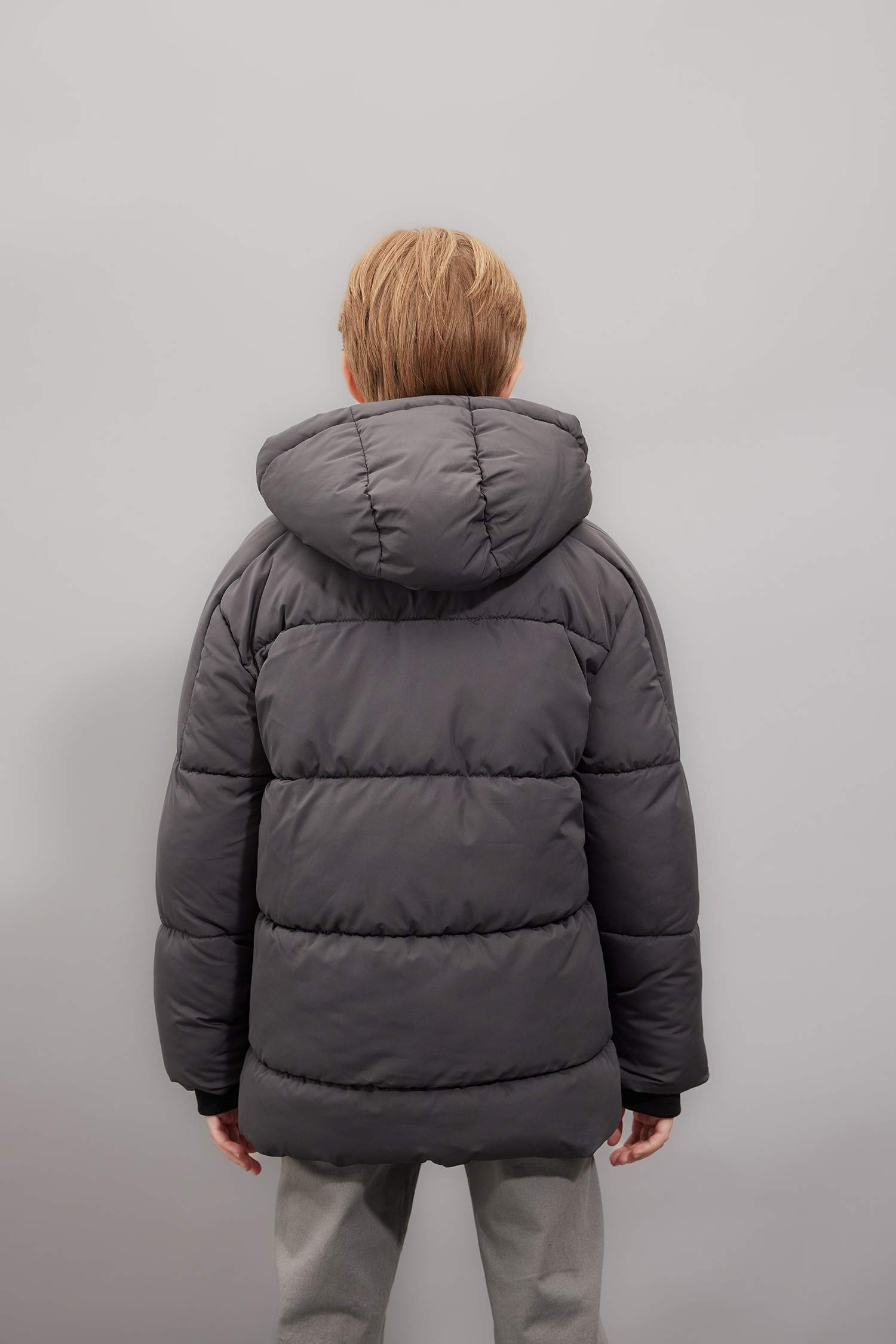 قمصلة نفخ ولادي بغطاء للرأس طارد للماء