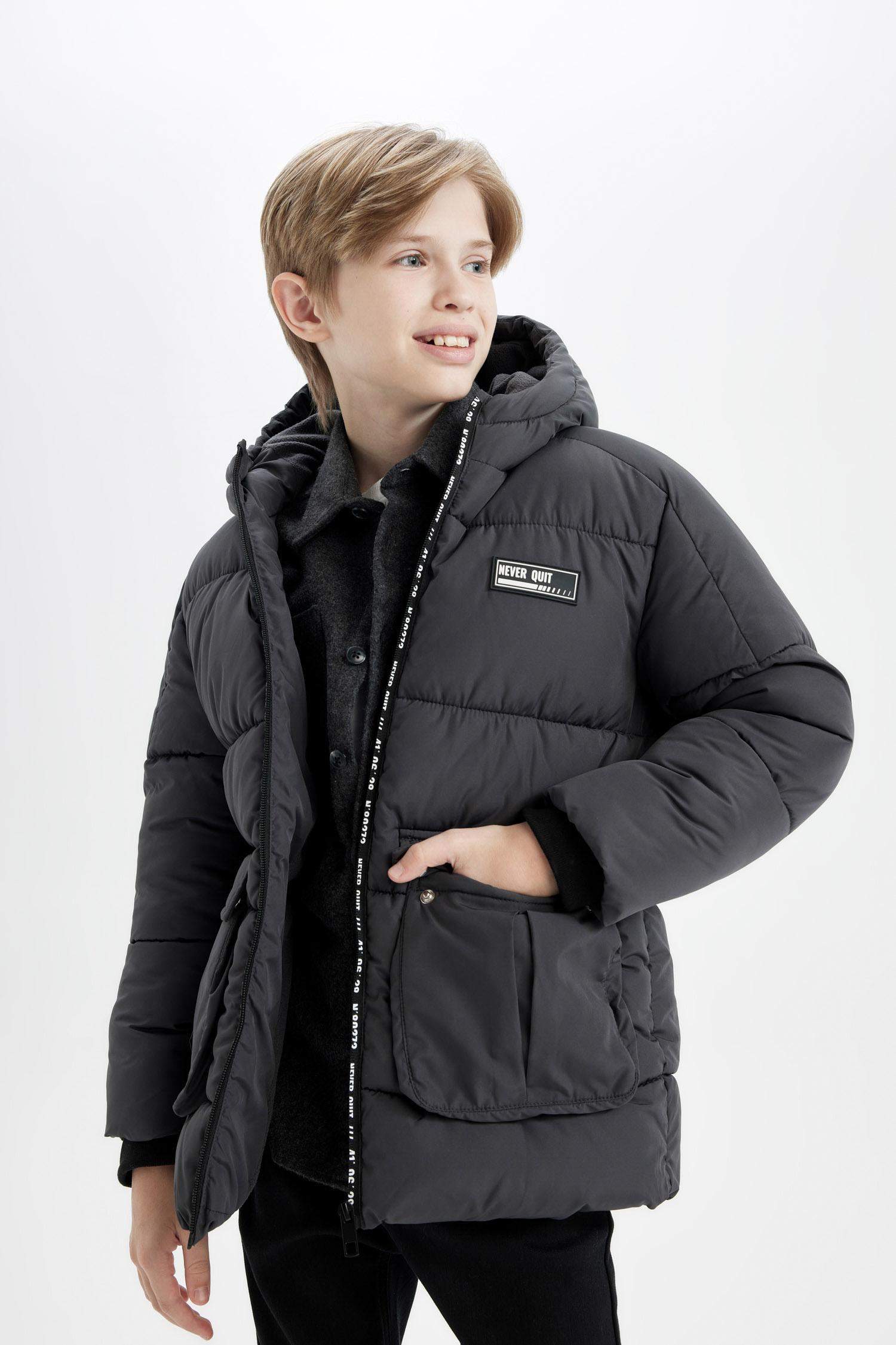 قمصلة نفخ ولادي بغطاء للرأس طارد للماء