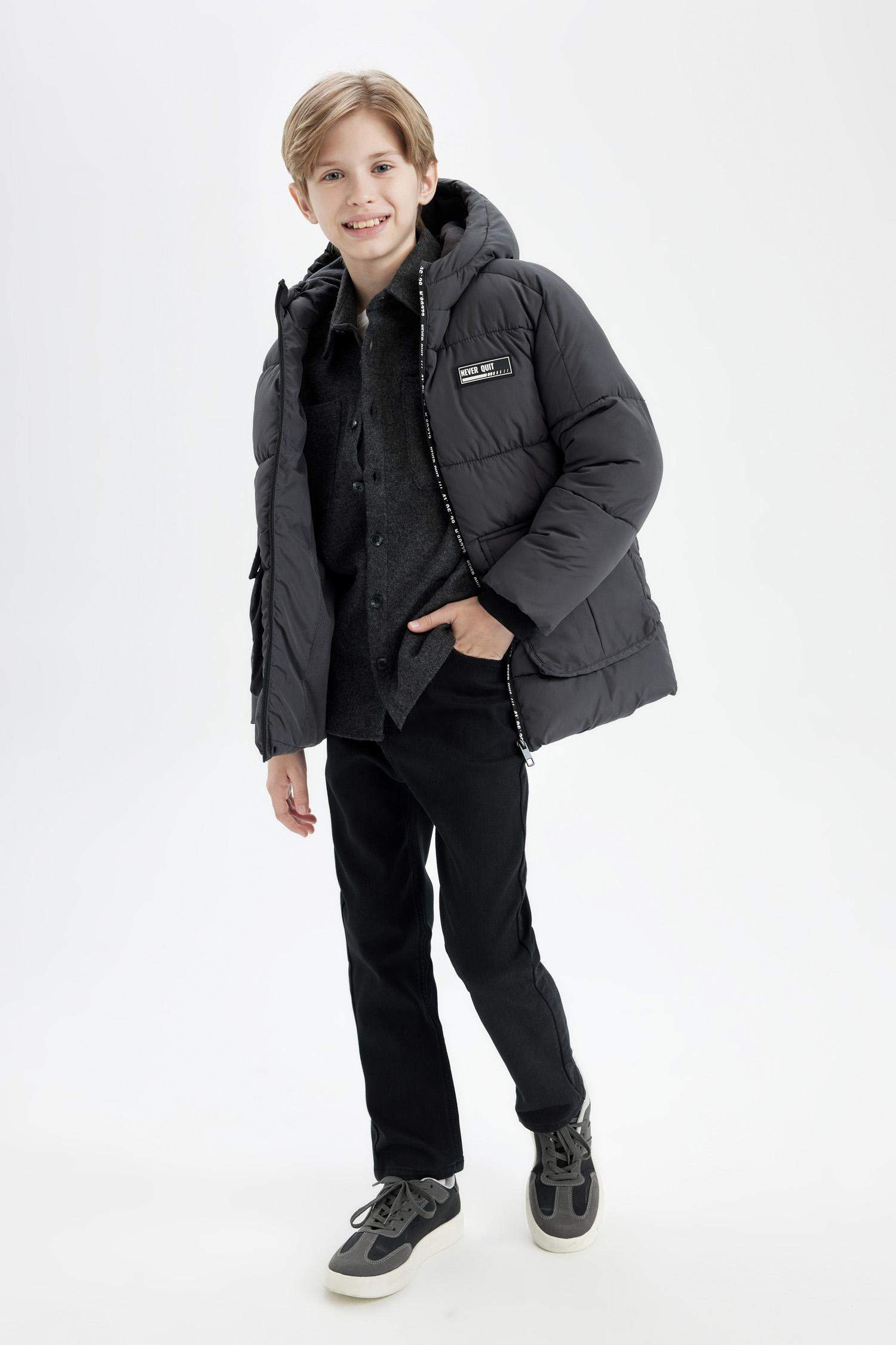 قمصلة نفخ ولادي بغطاء للرأس طارد للماء