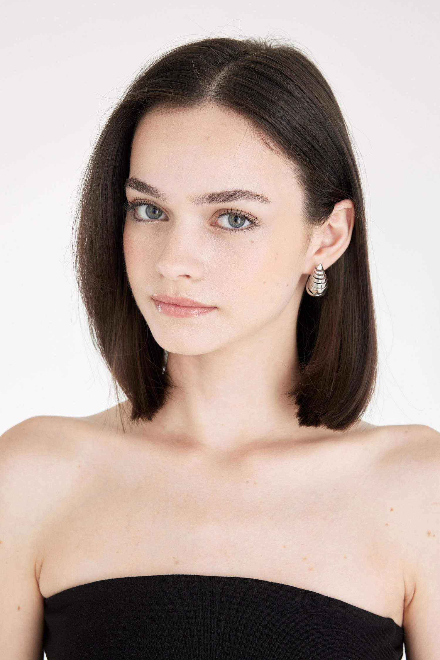 حلق نسائي فضي