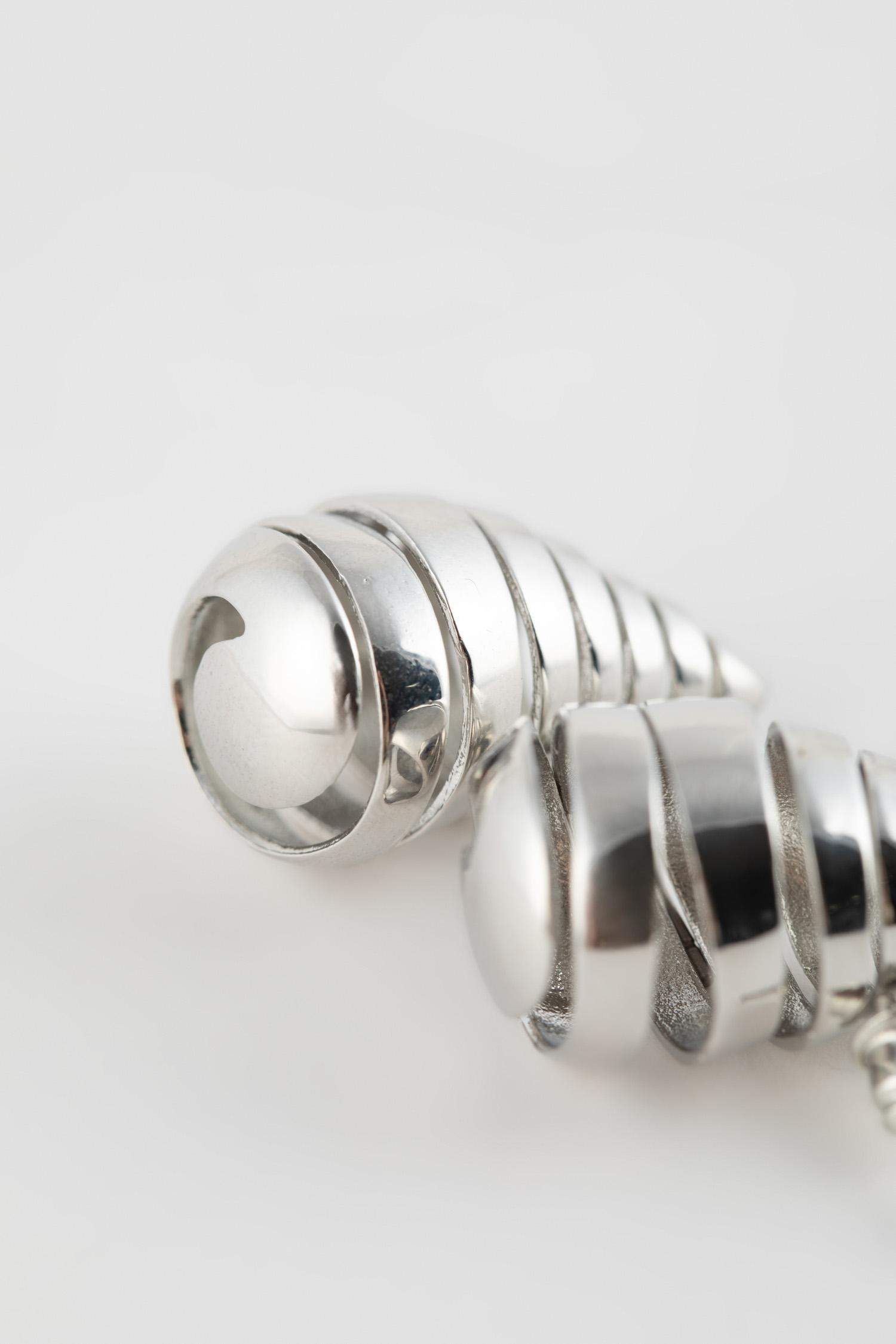 حلق نسائي فضي