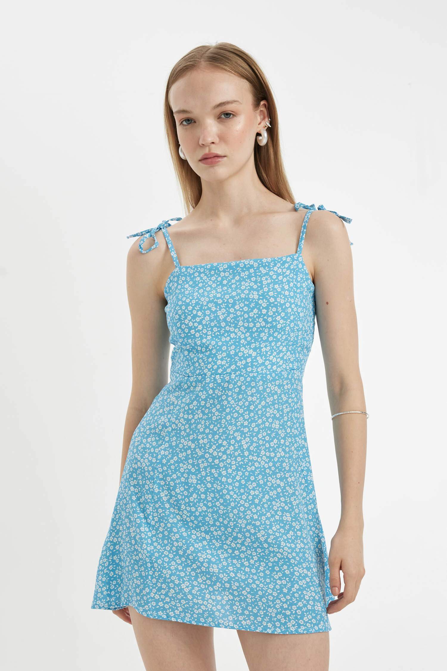 فستان قصير نص كم مطبوع بحمالات