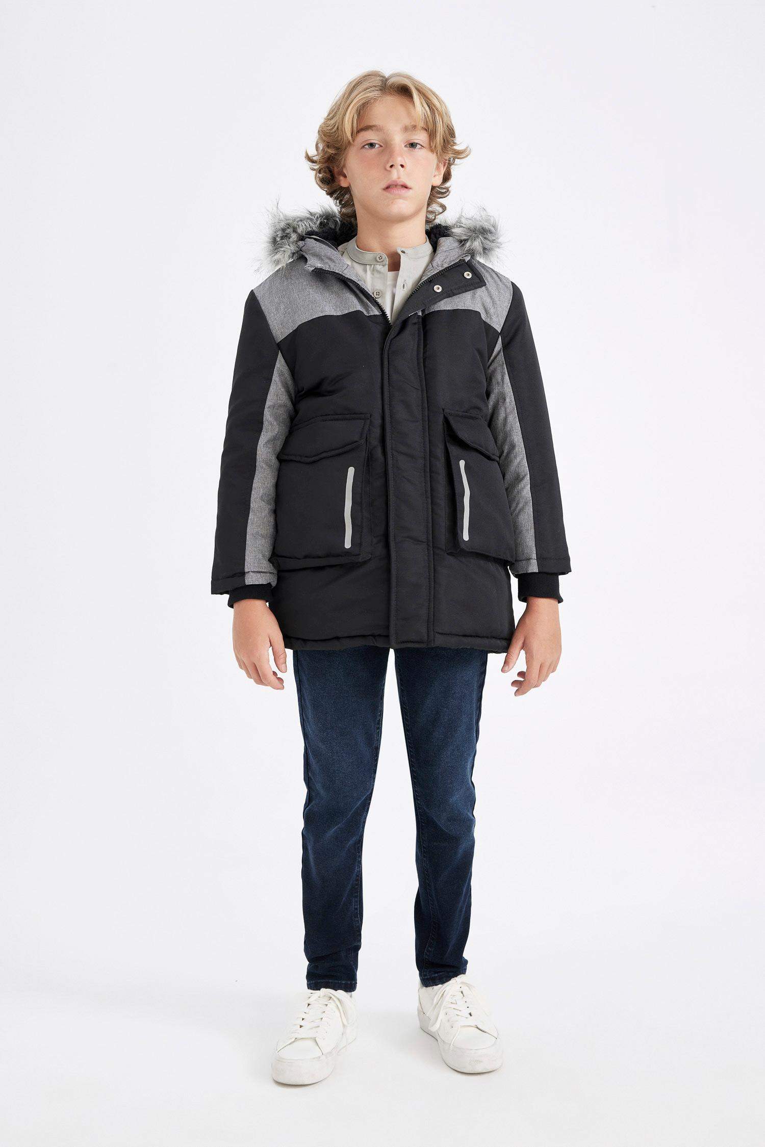 جاكيت اولادي بكابيشون قابل للإزالة بفرو صناعي