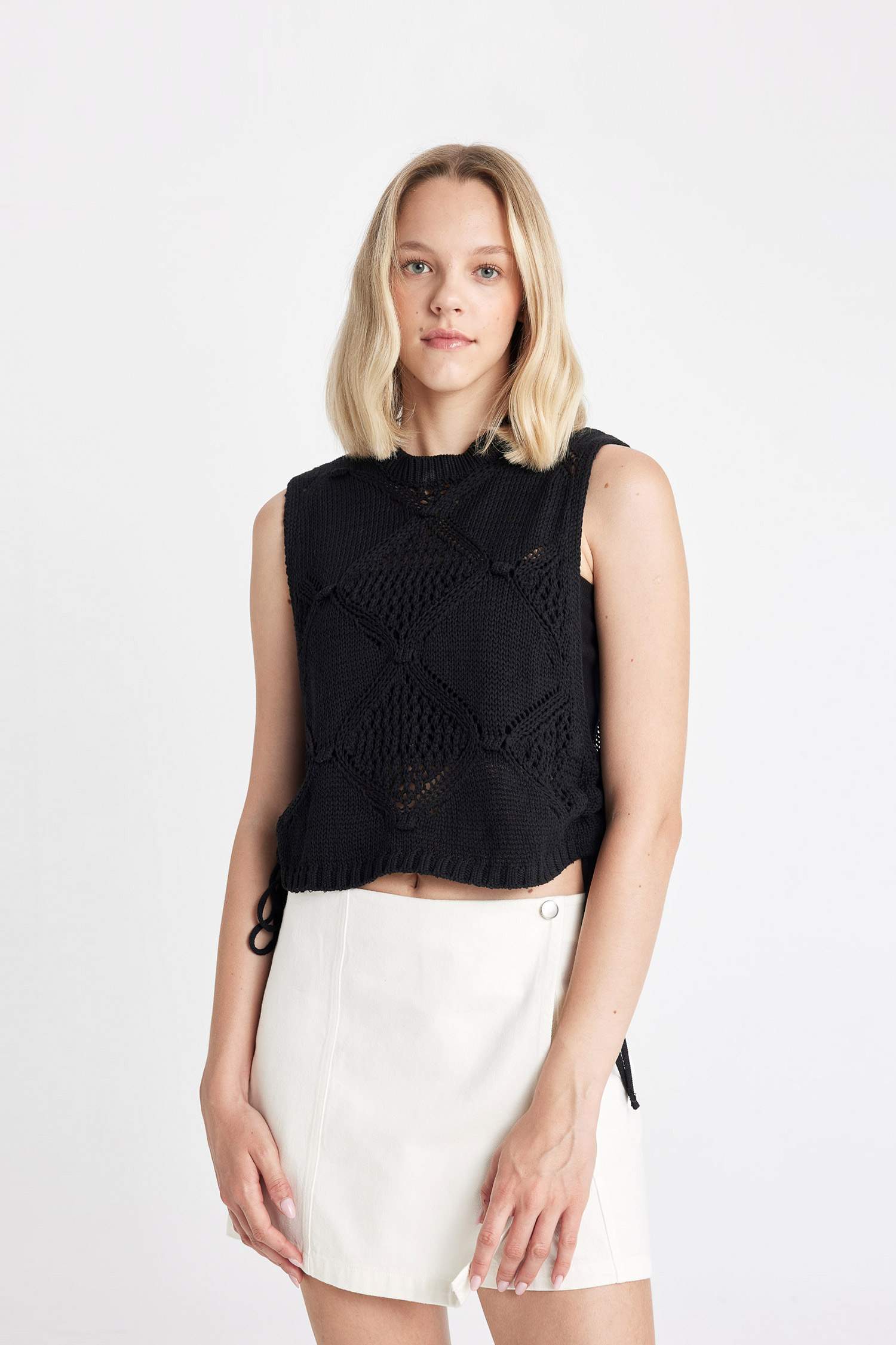 Regular Fit Bisiklet Yaka Bağcıklı Triko Siyah Atlet