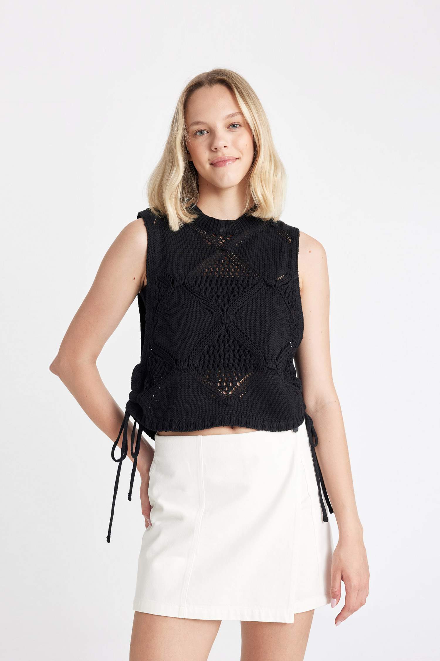 Regular Fit Bisiklet Yaka Bağcıklı Triko Siyah Atlet