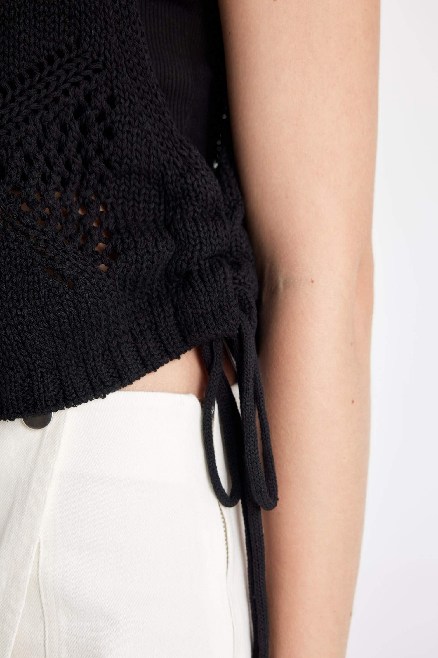 Regular Fit Bisiklet Yaka Bağcıklı Triko Siyah Atlet