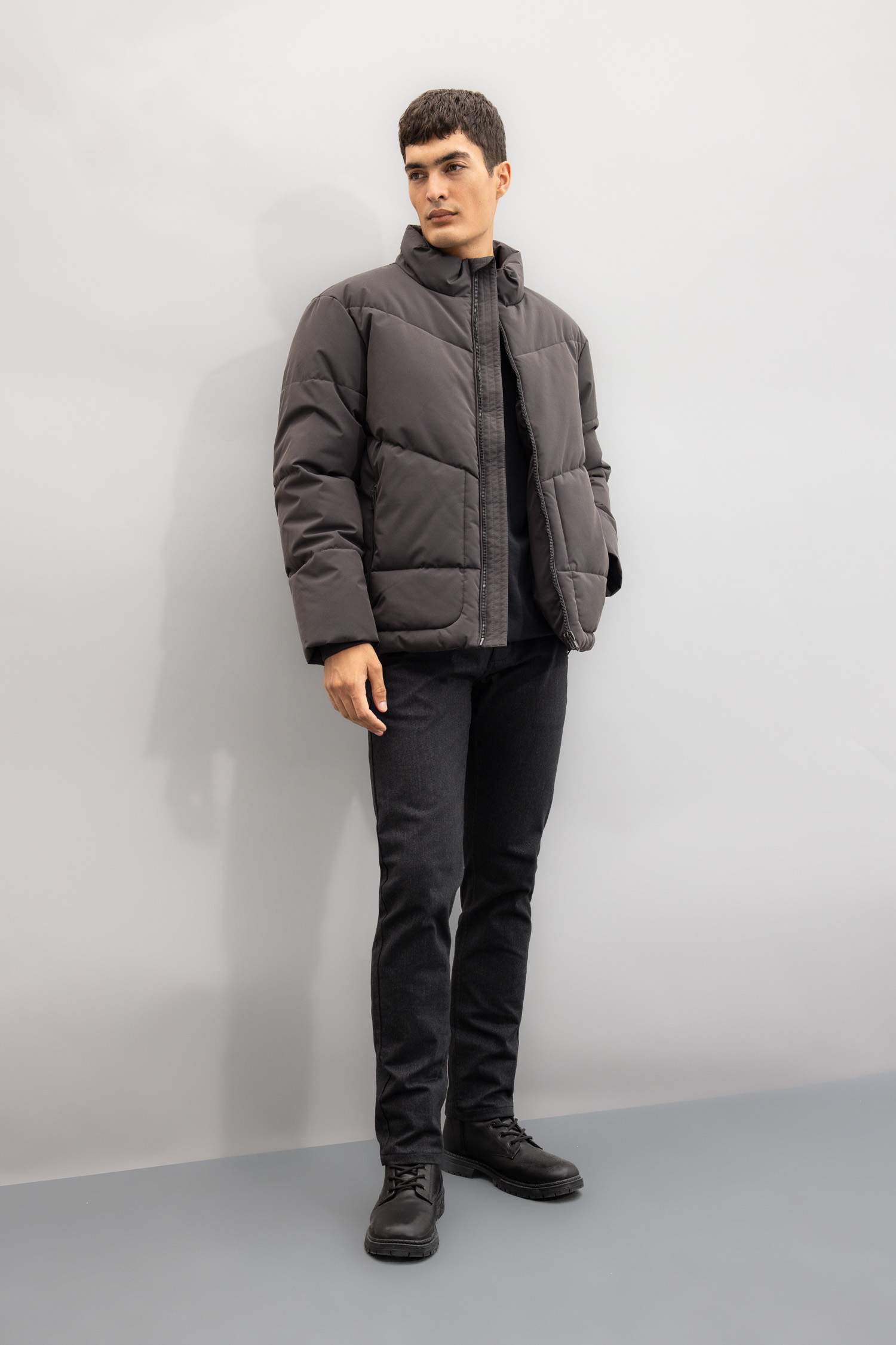 Slim Fit Stand Collar Zippered Pocketed Puffer Jacket