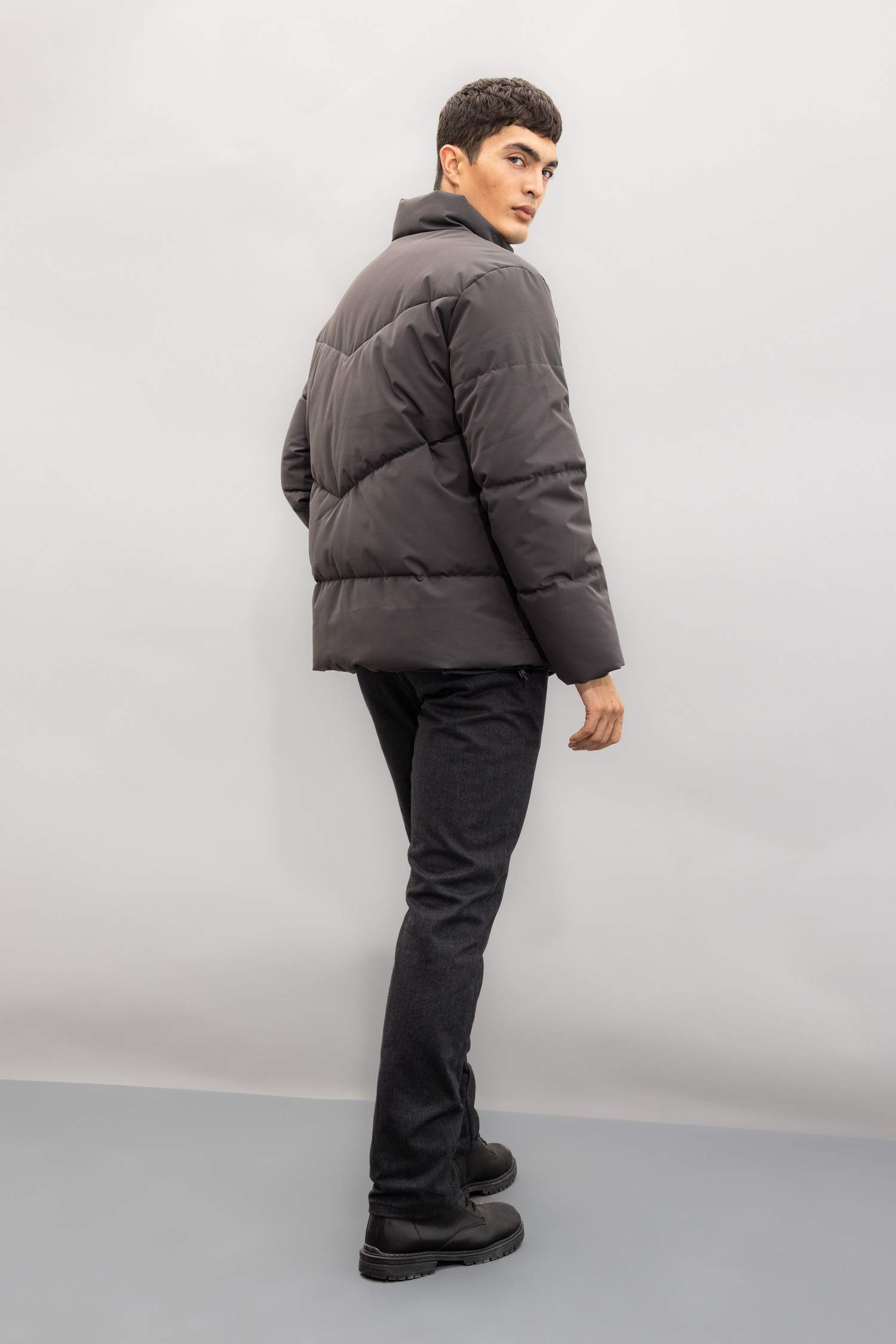 Slim Fit Stand Collar Zippered Pocketed Puffer Jacket