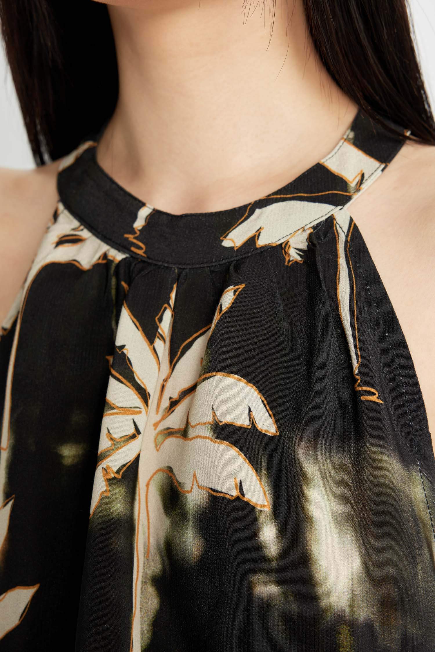 Блузка без рукавов стандартного кроя