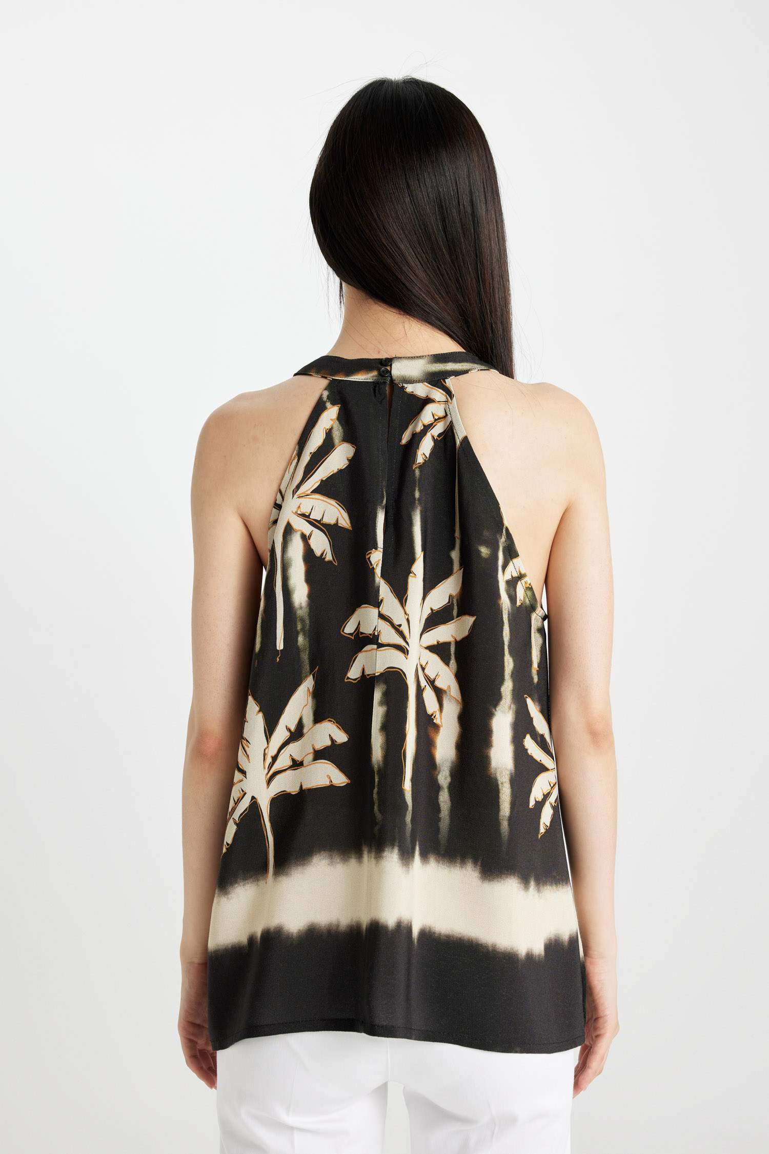 Блузка без рукавов стандартного кроя