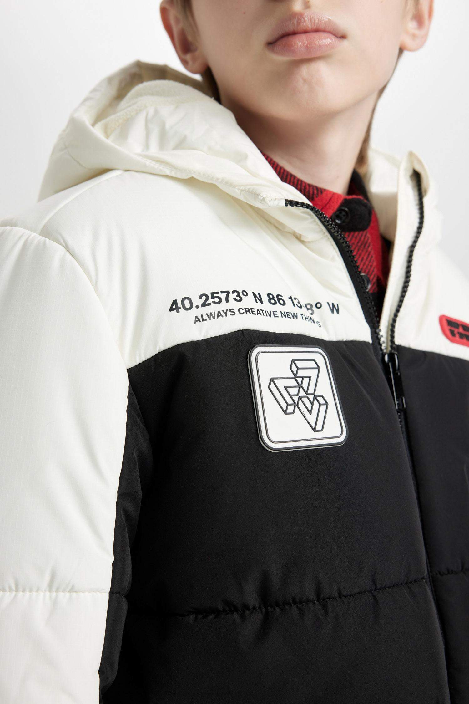 قمصلة نفخ ولادي مقاوم للماء بغطاء للرأس ببطانة صوفية