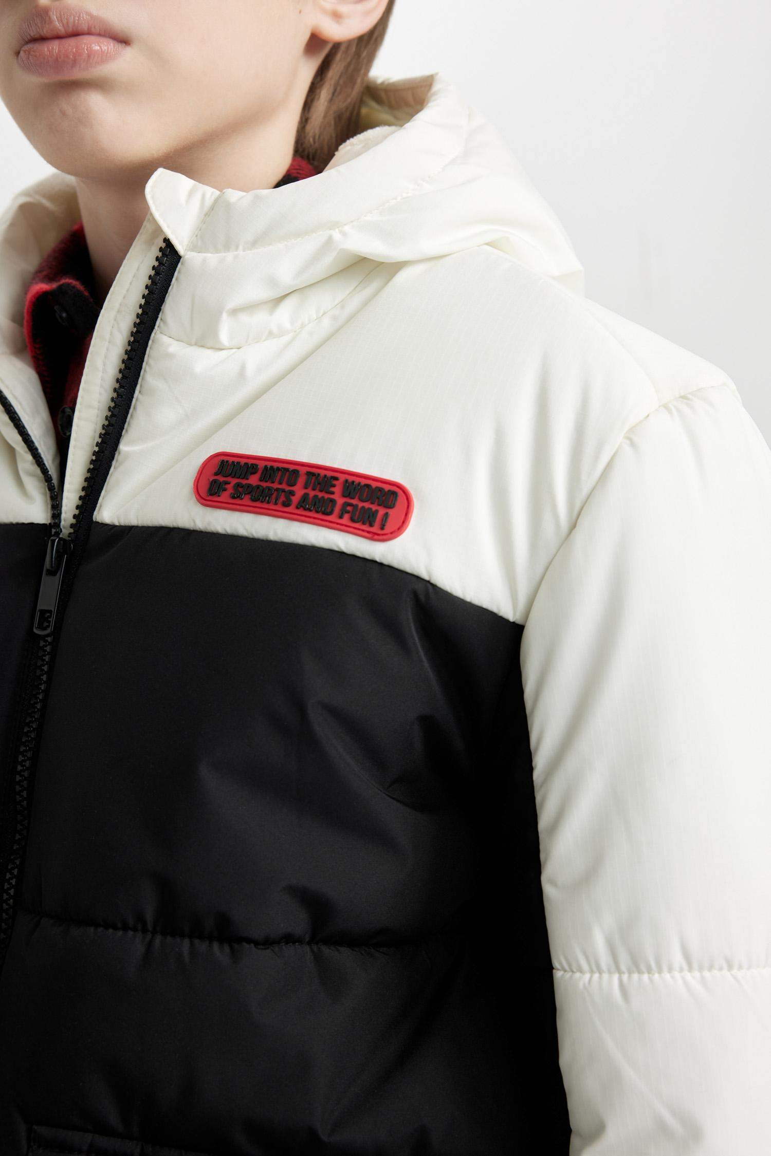 قمصلة نفخ ولادي مقاوم للماء بغطاء للرأس ببطانة صوفية