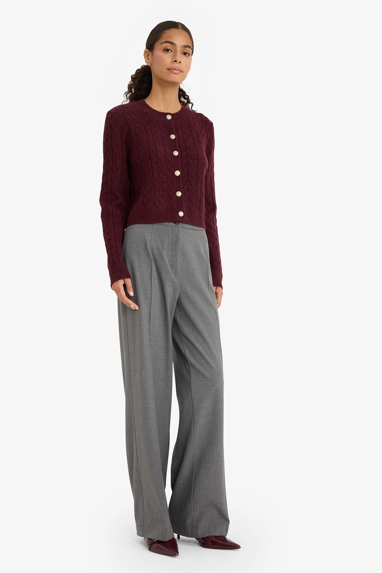 جاكيت تريكو قصة عادية بياخة مستديرة