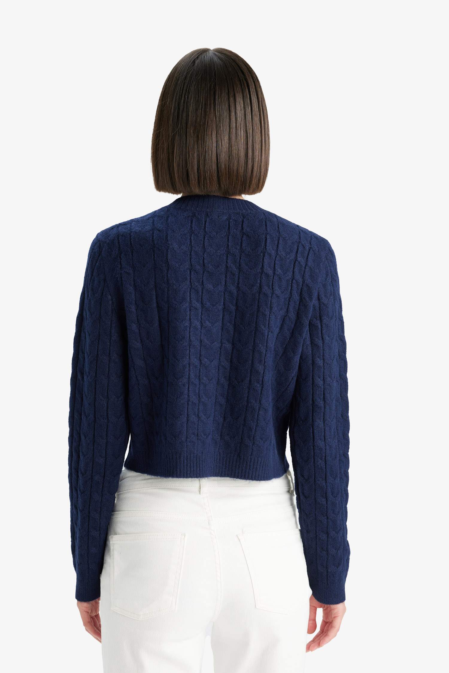 جاكيت صوف تريكو قصة عادية بياخة مستديرة