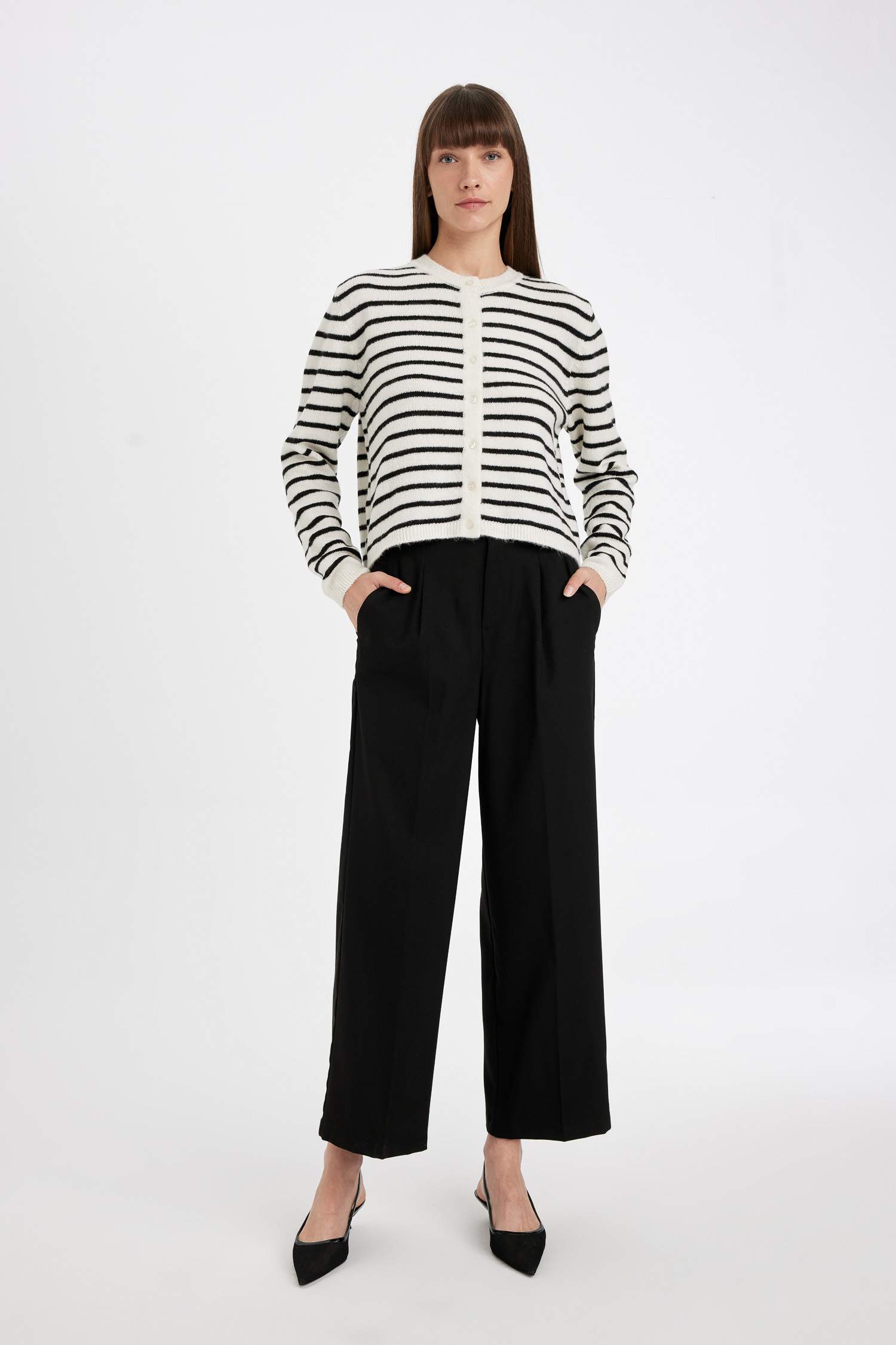 بلوفر قصة عادية برقبة مستديرة