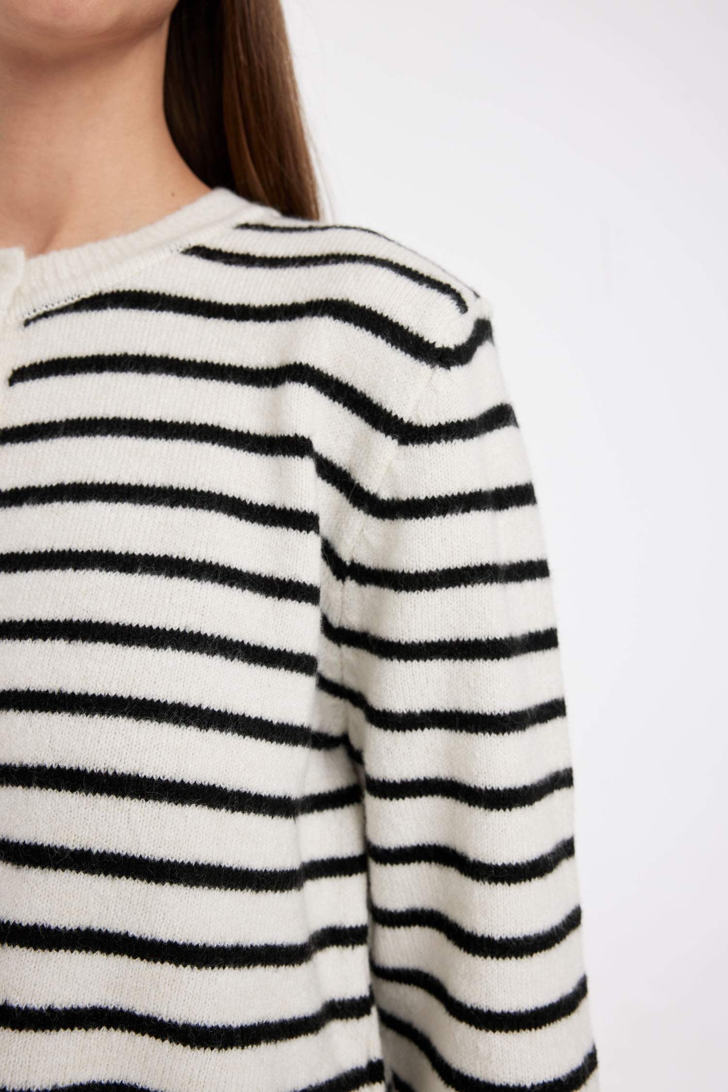 بلوفر قصة عادية برقبة مستديرة