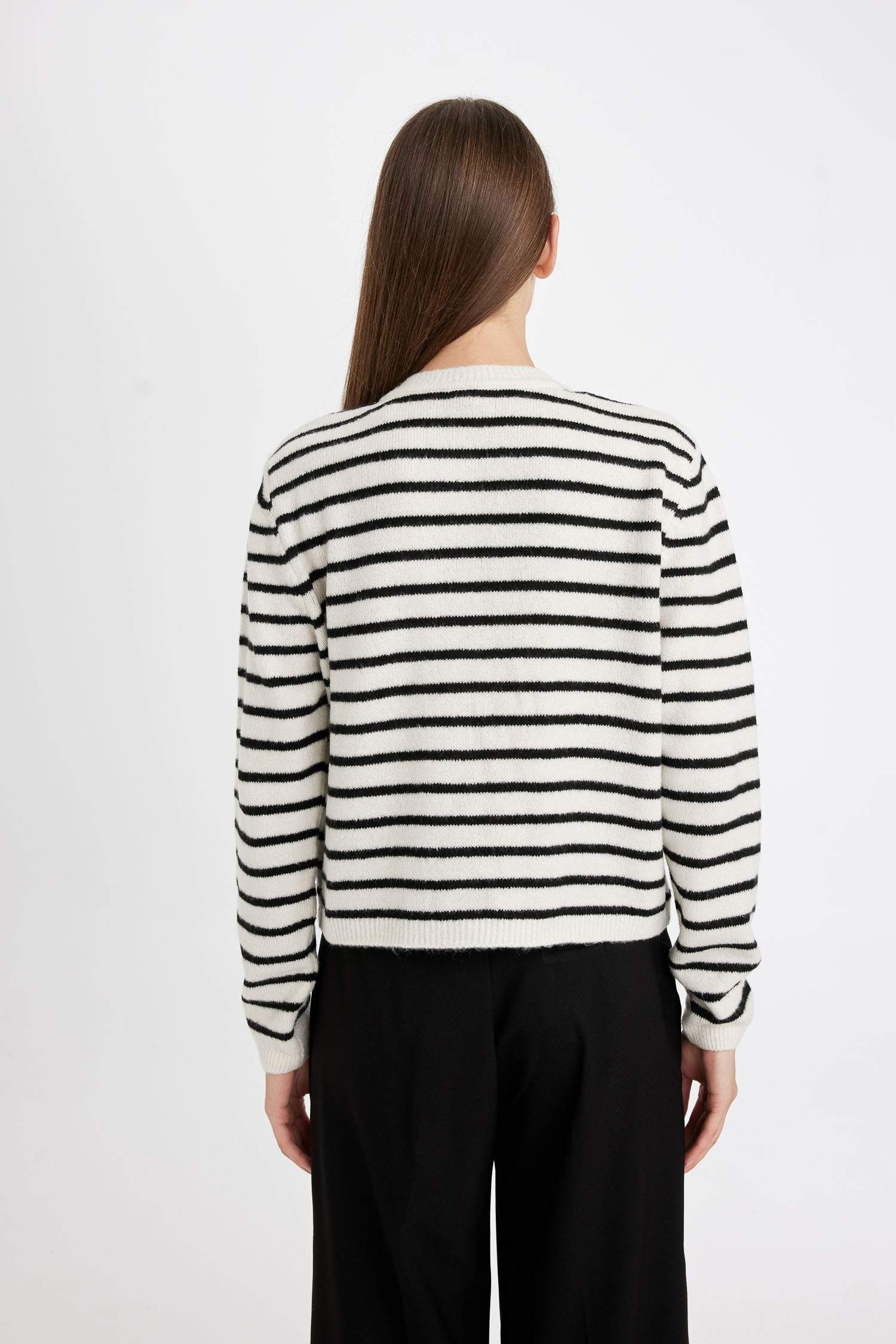 بلوفر قصة عادية برقبة مستديرة