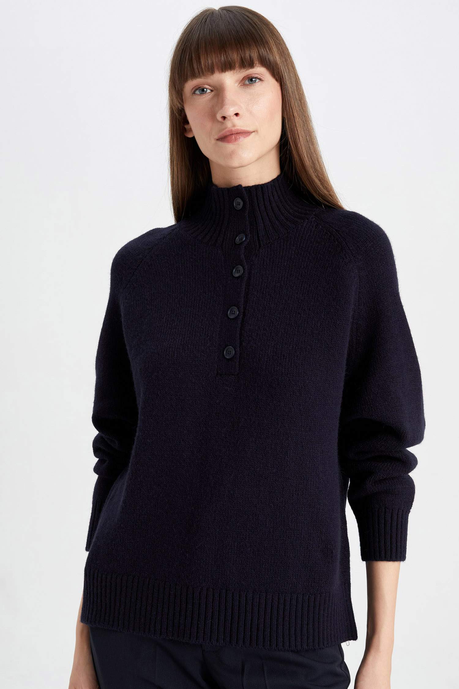 Relax Fit Yumuşak Dokulu Düğmeli Yaka Basic Düz Triko Kazak