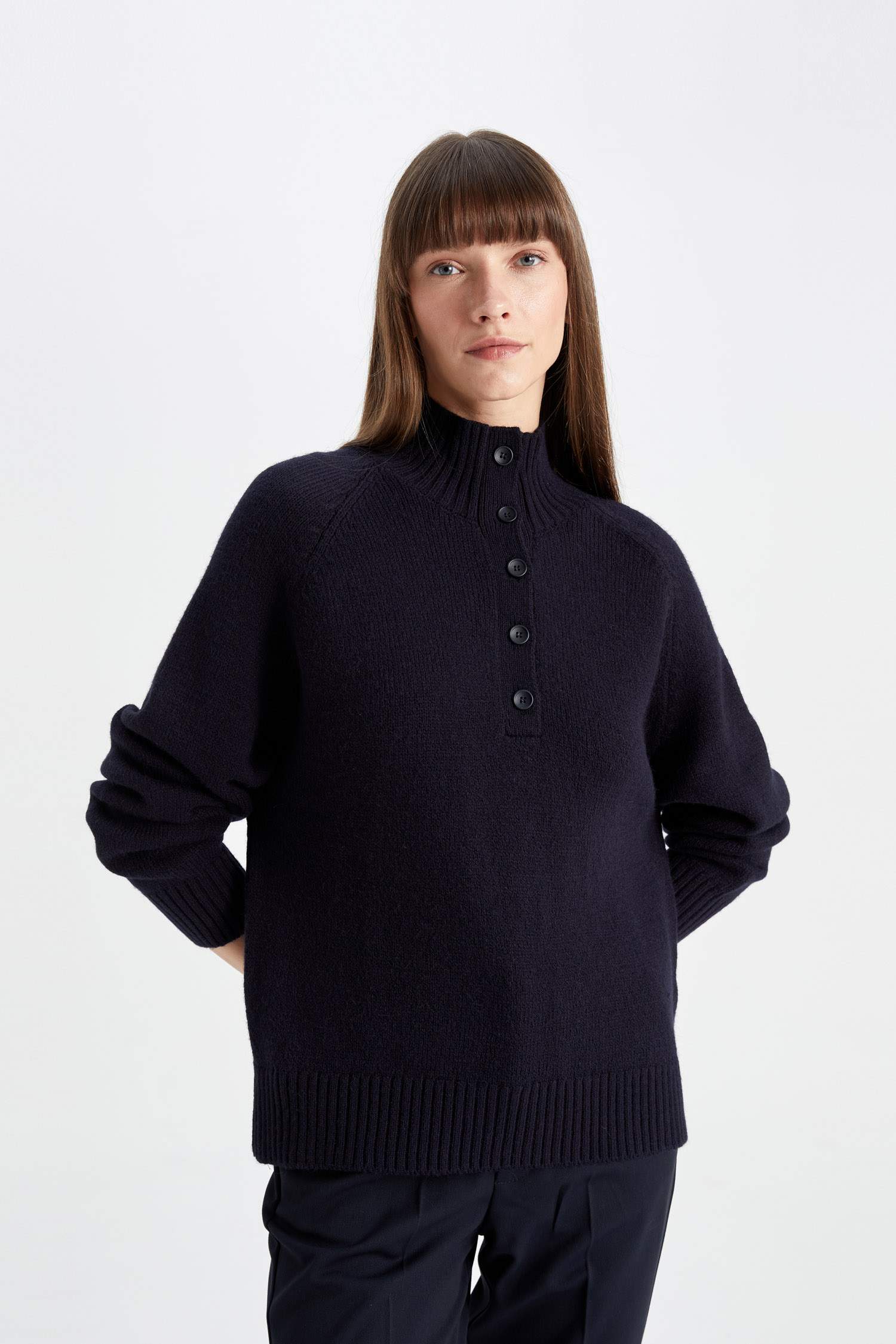 Relax Fit Yumuşak Dokulu Düğmeli Yaka Basic Düz Triko Kazak