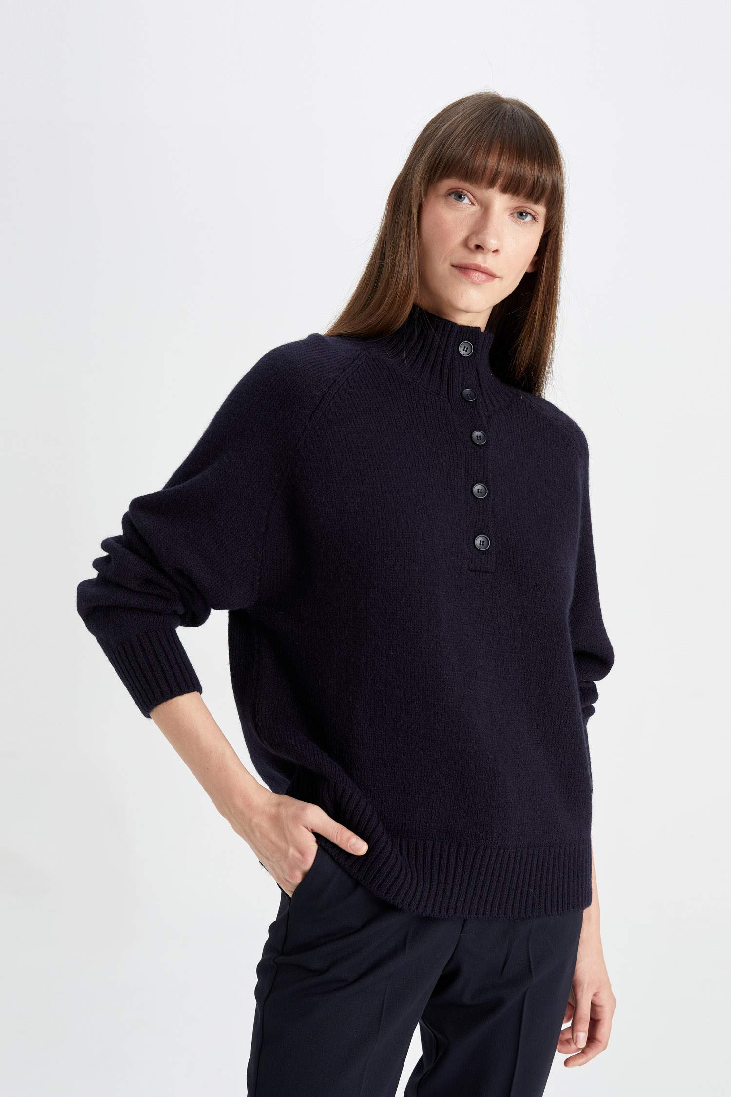 Relax Fit Yumuşak Dokulu Düğmeli Yaka Basic Düz Triko Kazak