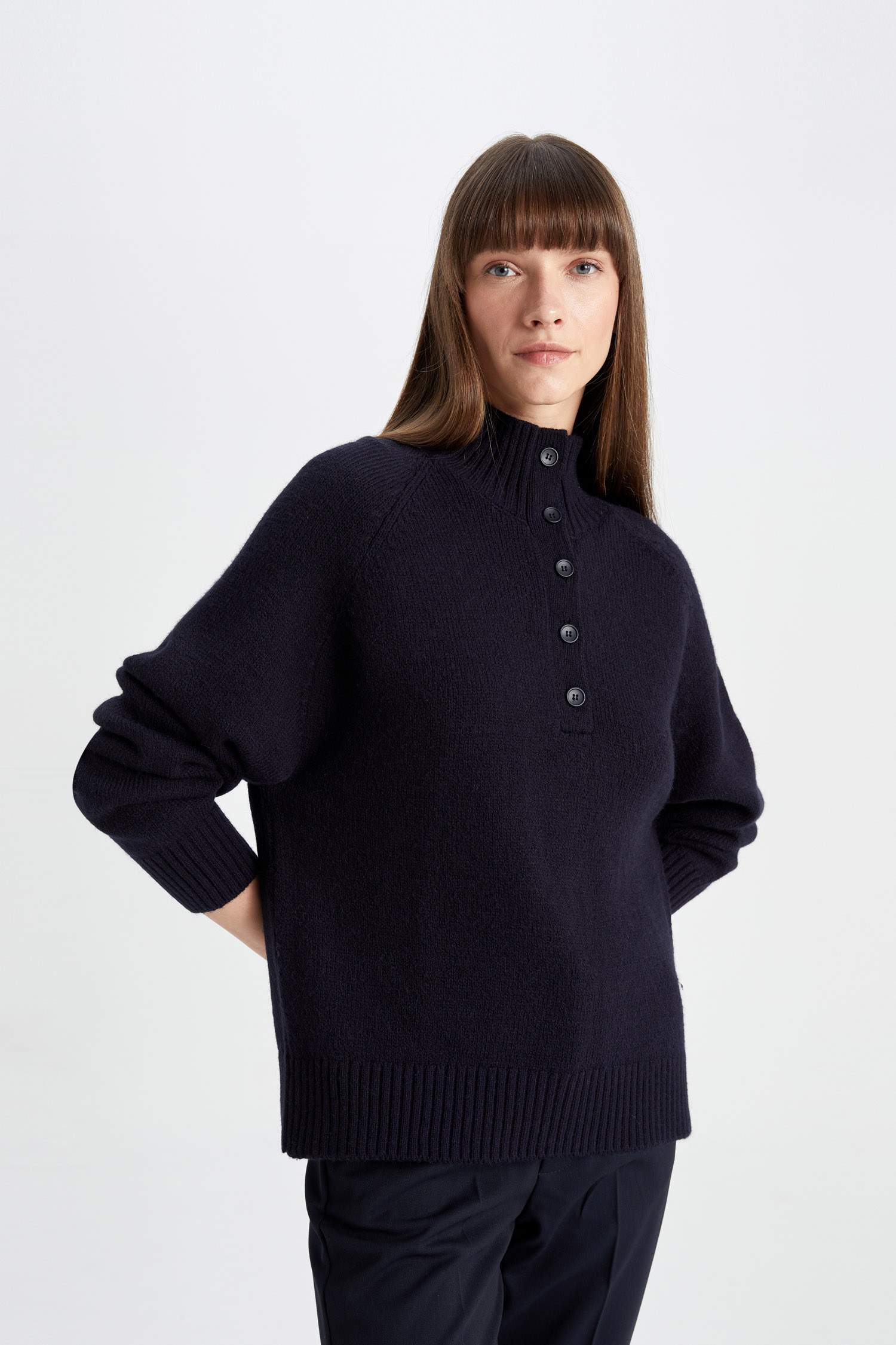 Relax Fit Yumuşak Dokulu Düğmeli Yaka Basic Düz Triko Kazak