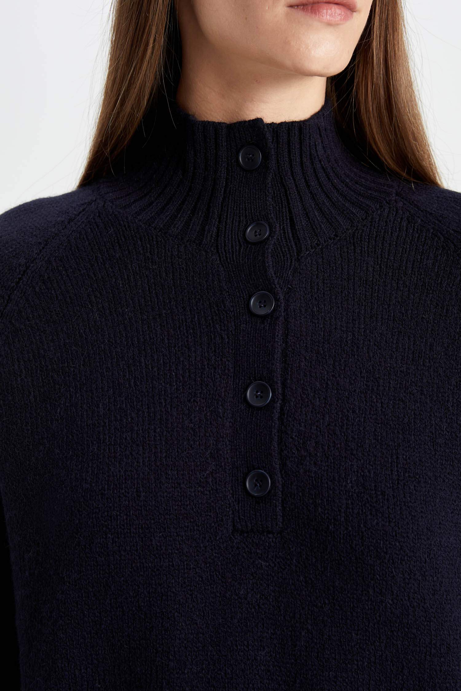 Relax Fit Yumuşak Dokulu Düğmeli Yaka Basic Düz Triko Kazak