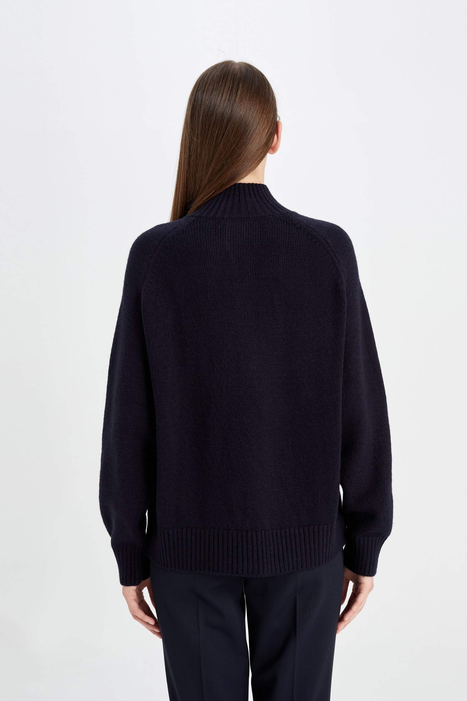 Relax Fit Yumuşak Dokulu Düğmeli Yaka Basic Düz Triko Kazak