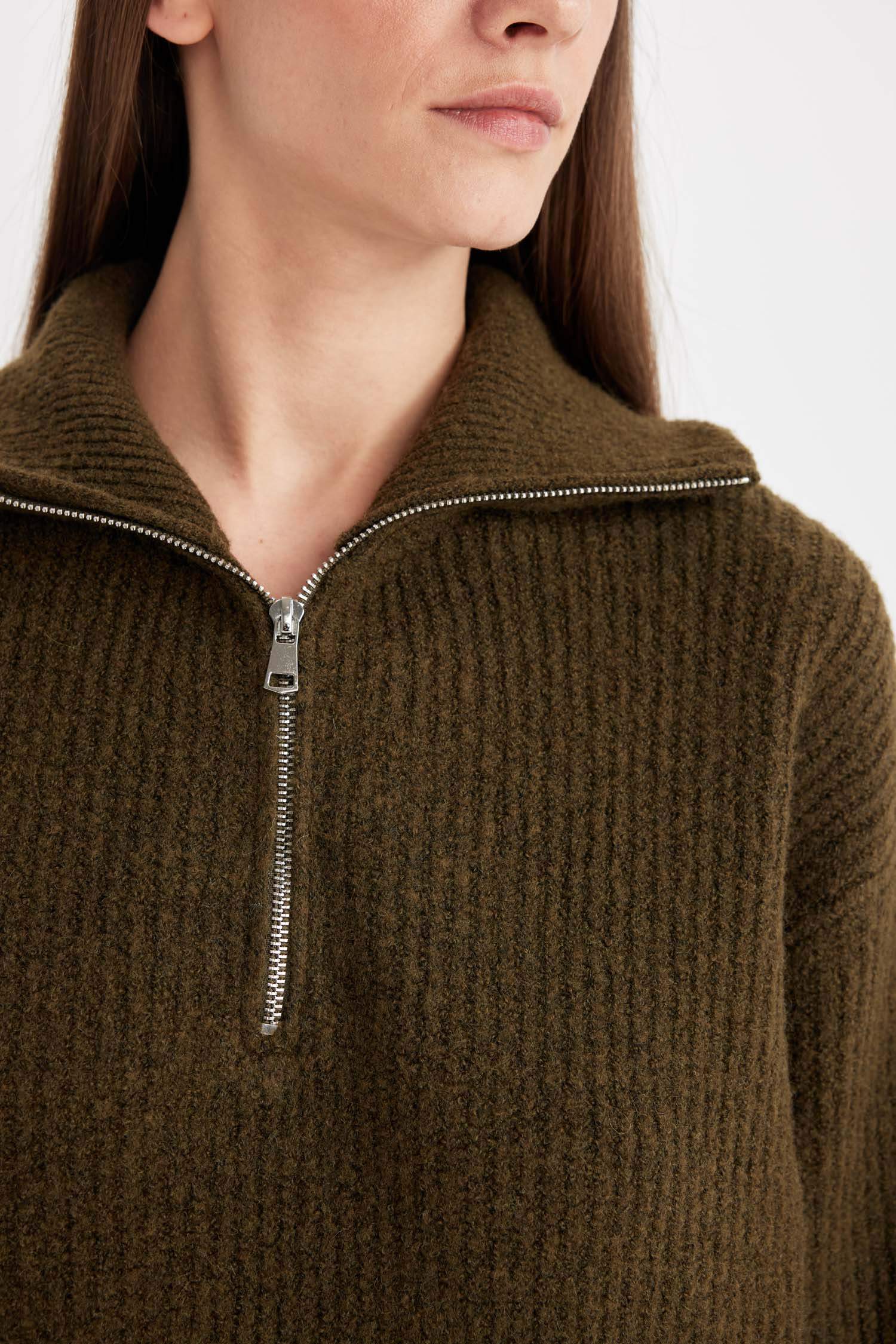 Свитер свободного кроя на молнии для женщин