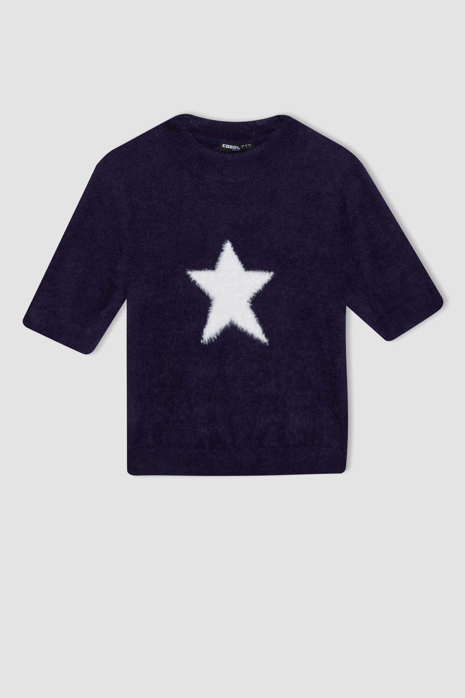 بلوفر تريكو سليم فيت برقبة مستديرة بطبعة نجم