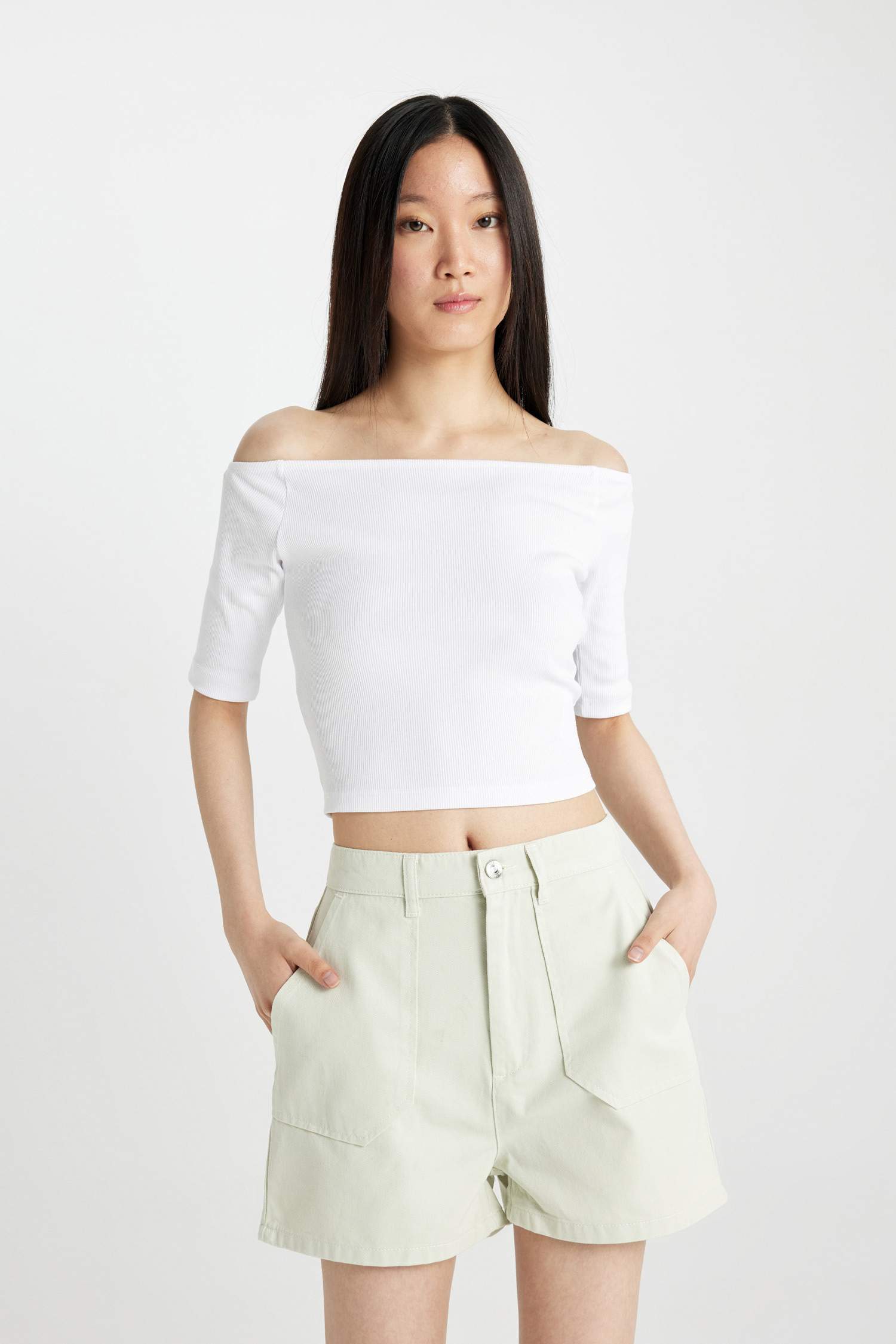 تيشيرت نص كم مضلع سليم فيت بكتف مفتوح