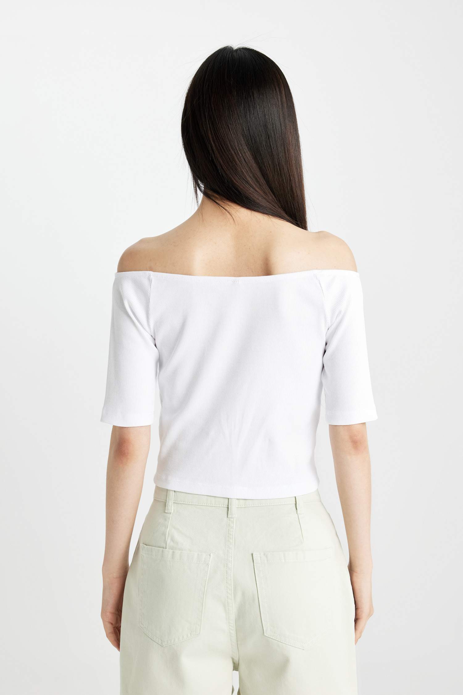 تيشيرت نص كم مضلع سليم فيت بكتف مفتوح