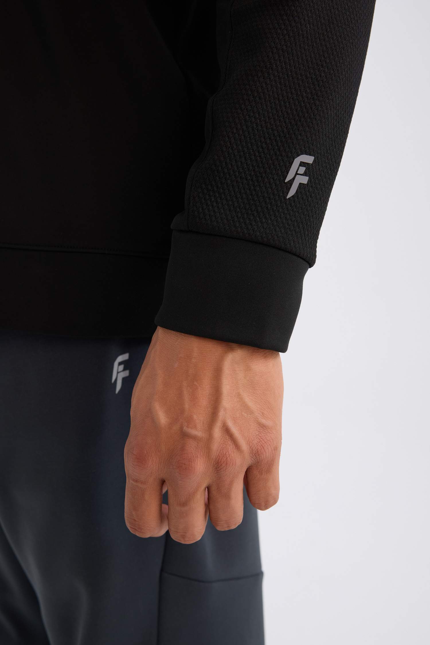 سويت شيرت قصة عادية بياخة عالية