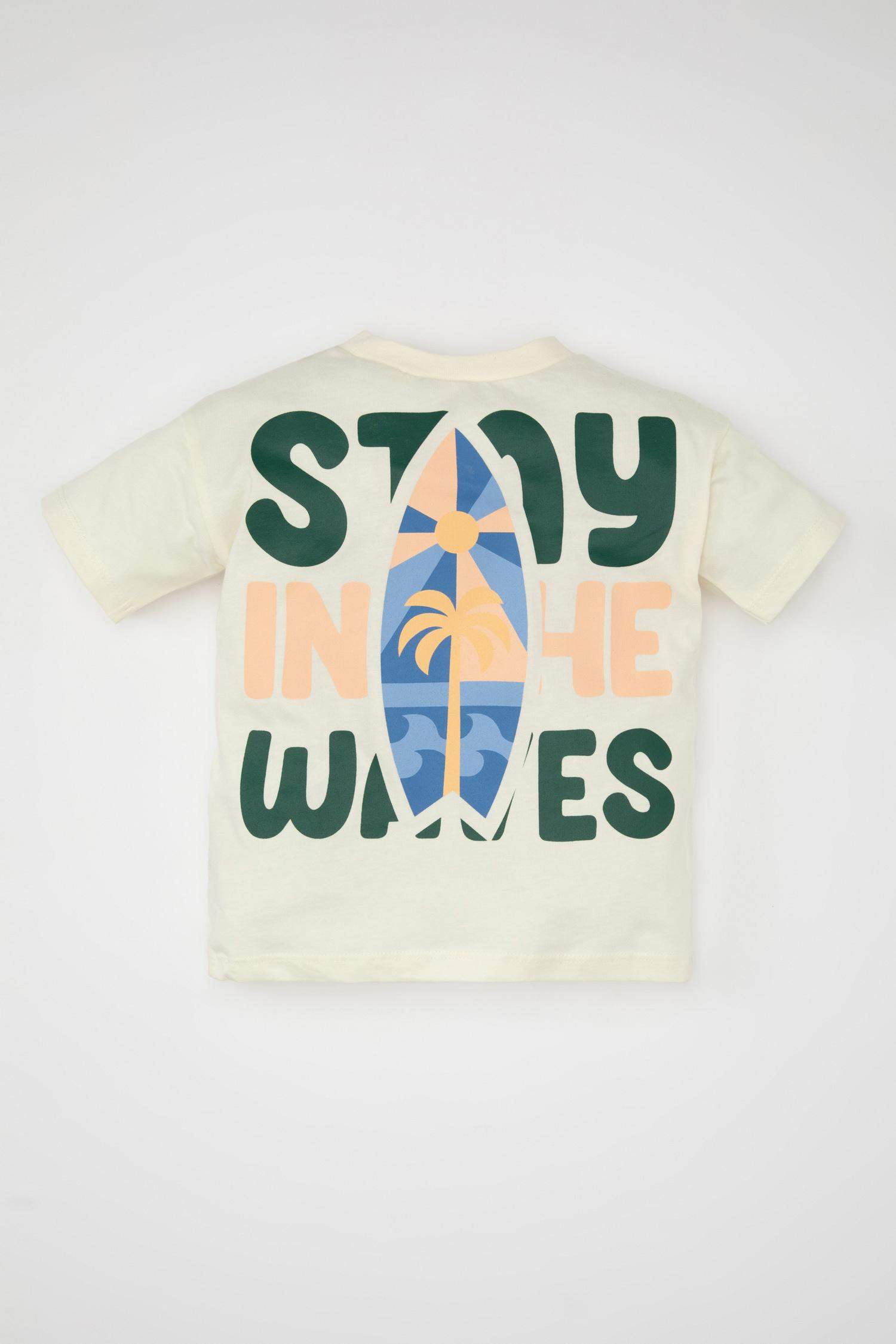 تيشيرت ولادي بطبعة شعار قصة عادية