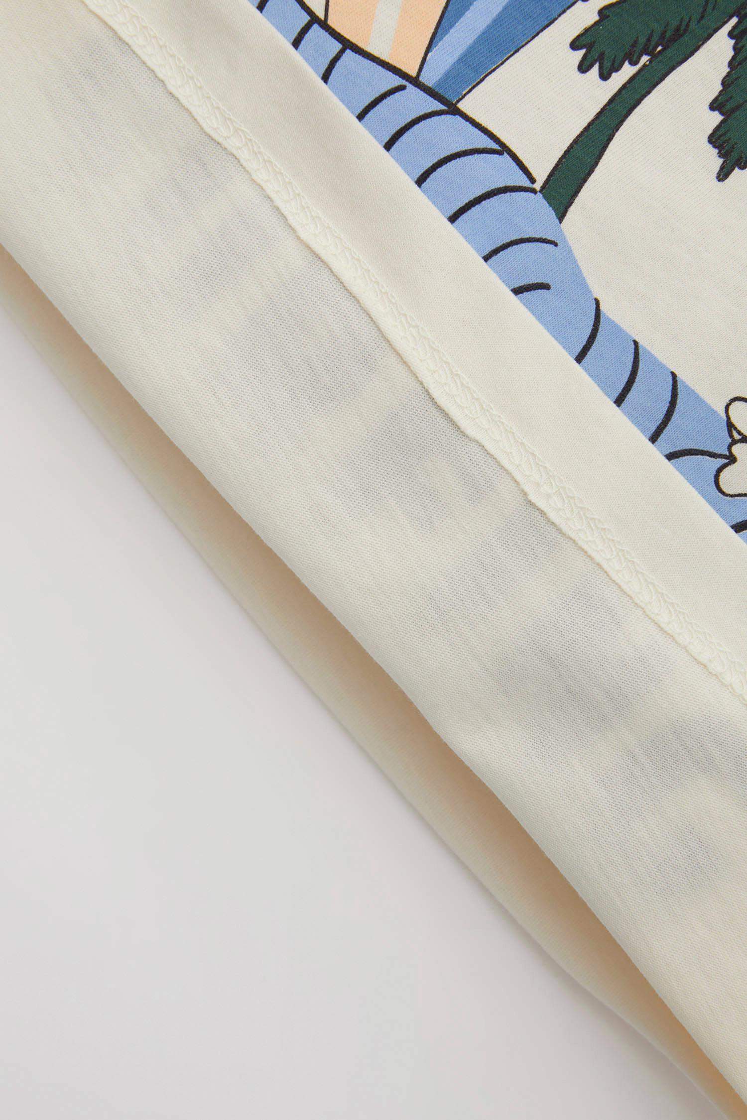 طقم ولادي تيشيرت وشورت بطبعة شعار - قطعتين