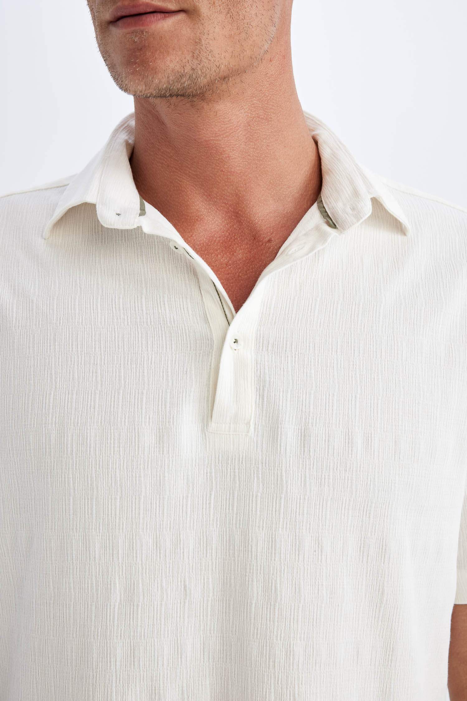 قميص نص كم محكم قصة عادية