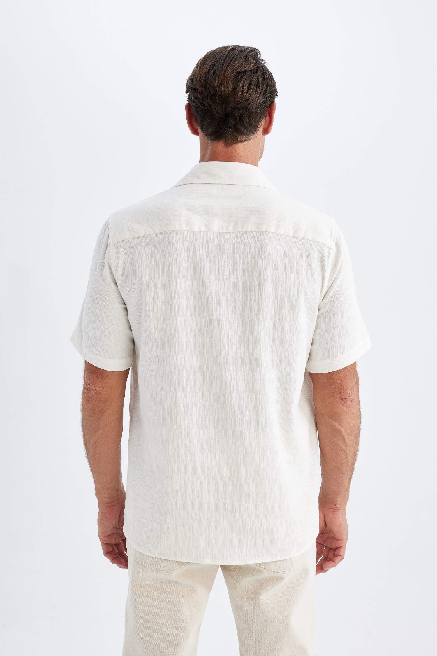 قميص نص كم محكم قصة عادية