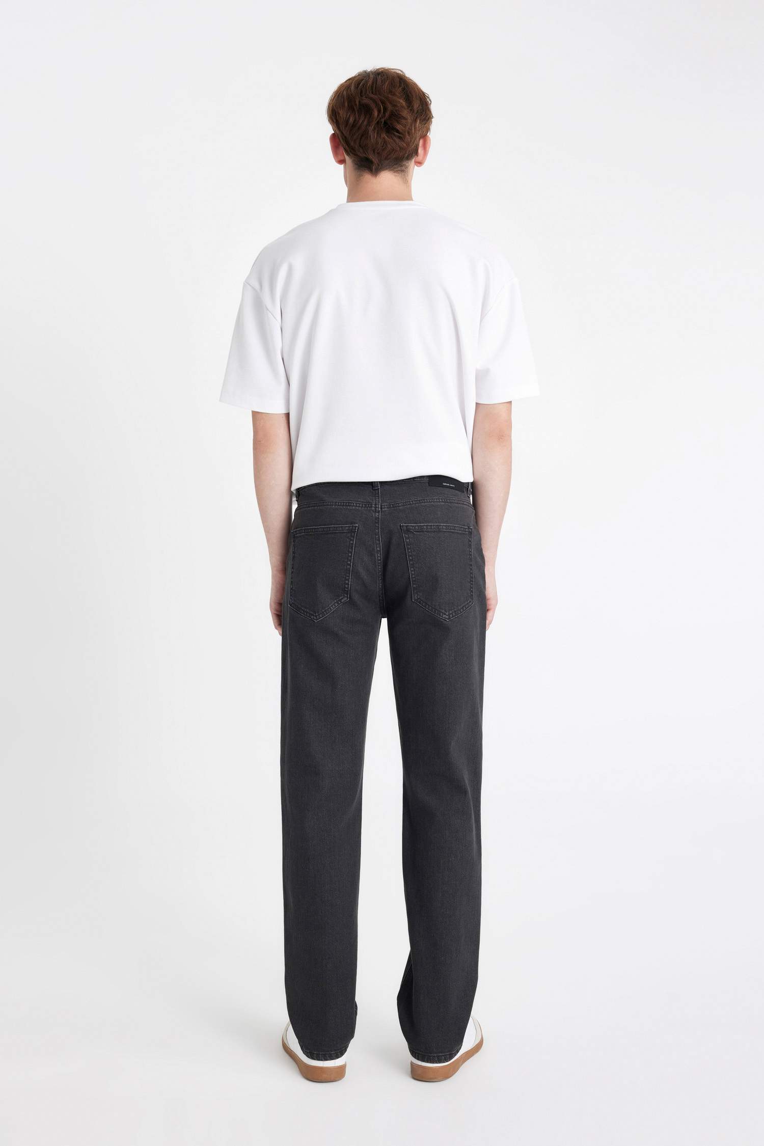 بنطرون جينز سيرجيو قصة عادية برجل ضيق وخصر عادي