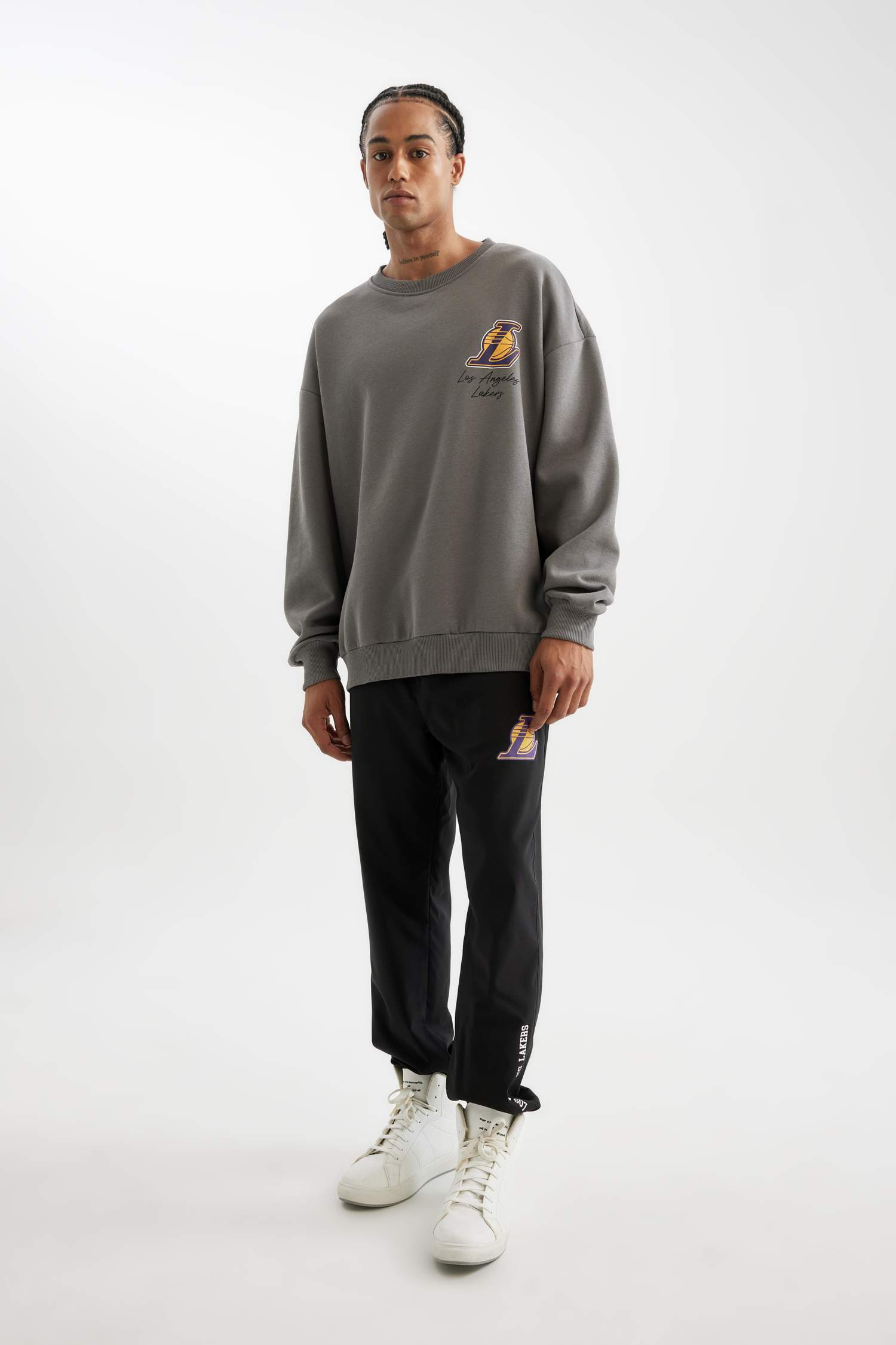 DeFactoFit NBA Los Angeles Lakers Oversize Geniş Kalıp Bisiklet Yaka Sırt Baskılı Kalın Sweatshirt