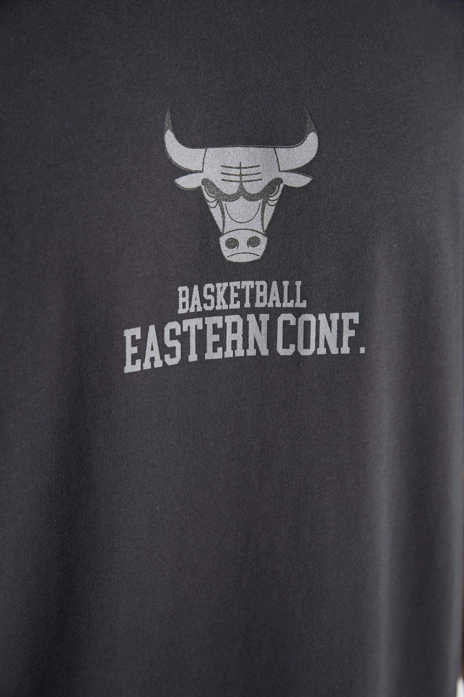 تيشيرت قطن أوفر سايز برقبة مستديرة من شيكاغو بولز