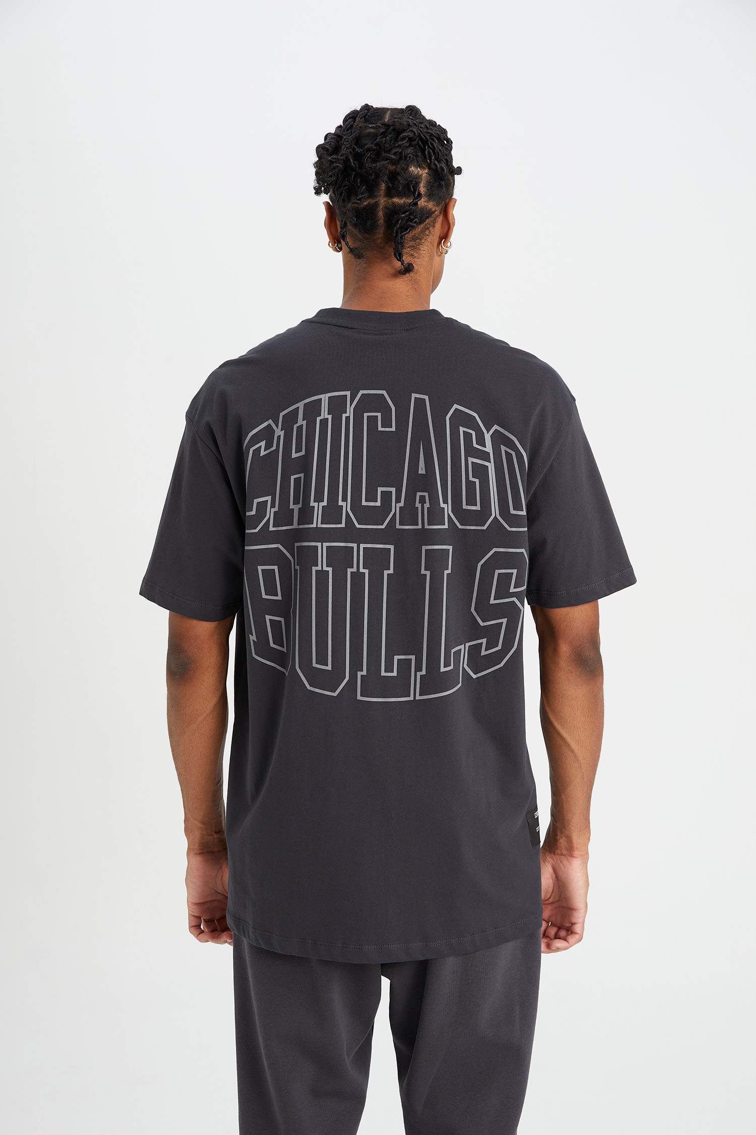 تيشيرت قطن أوفر سايز برقبة مستديرة من شيكاغو بولز