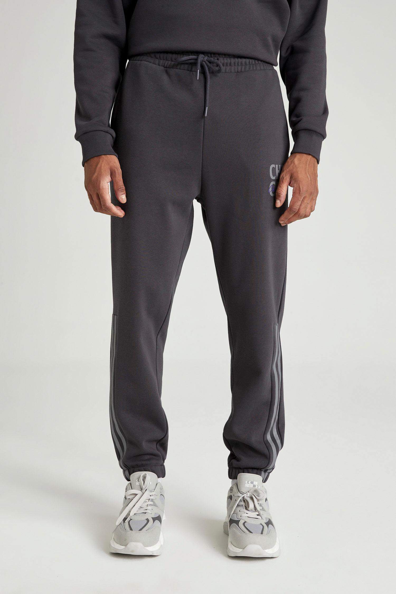 Standard Fit Straight Leg Sweatpants