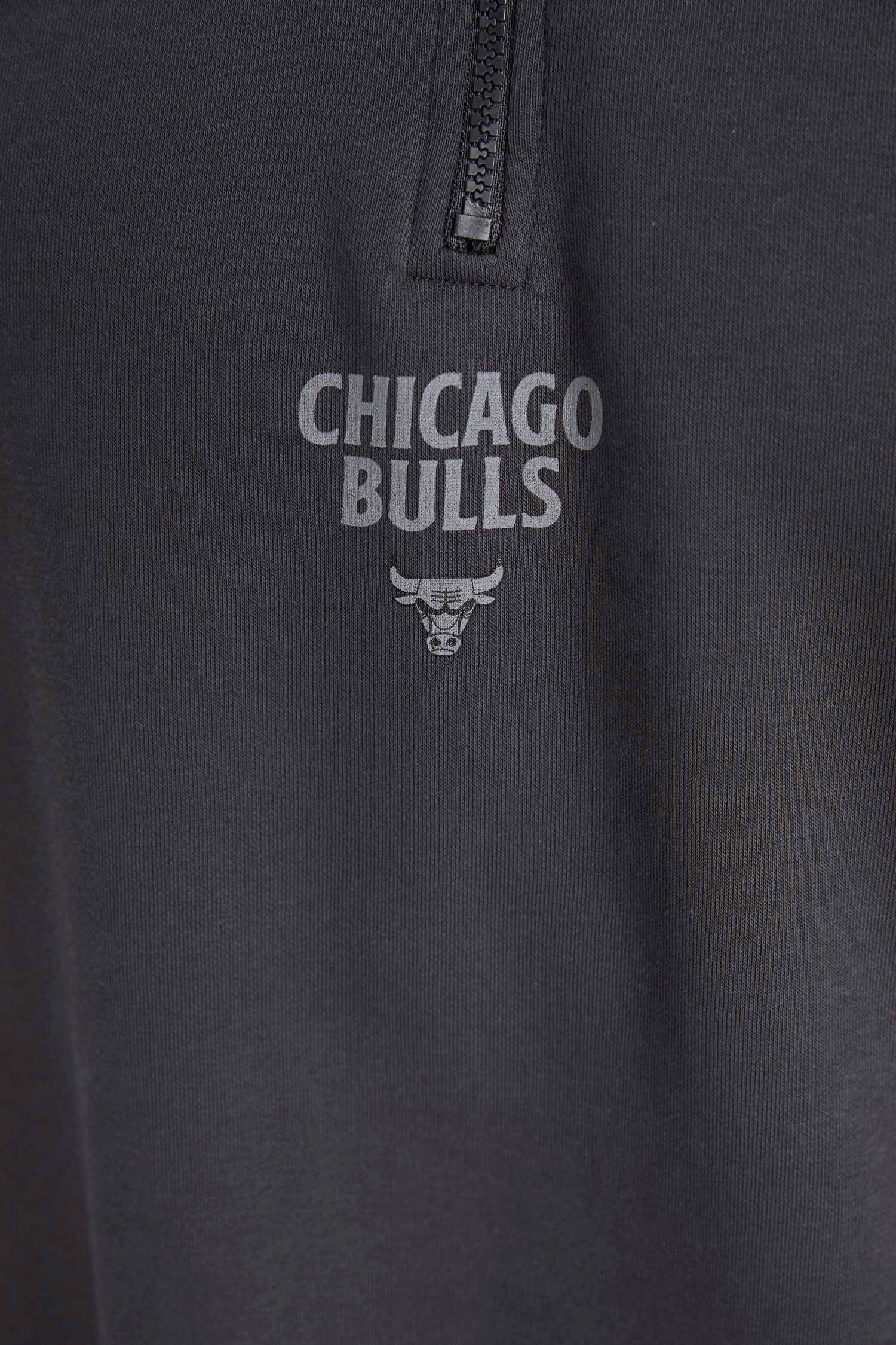 Standard Fit Straight Leg Sweatpants