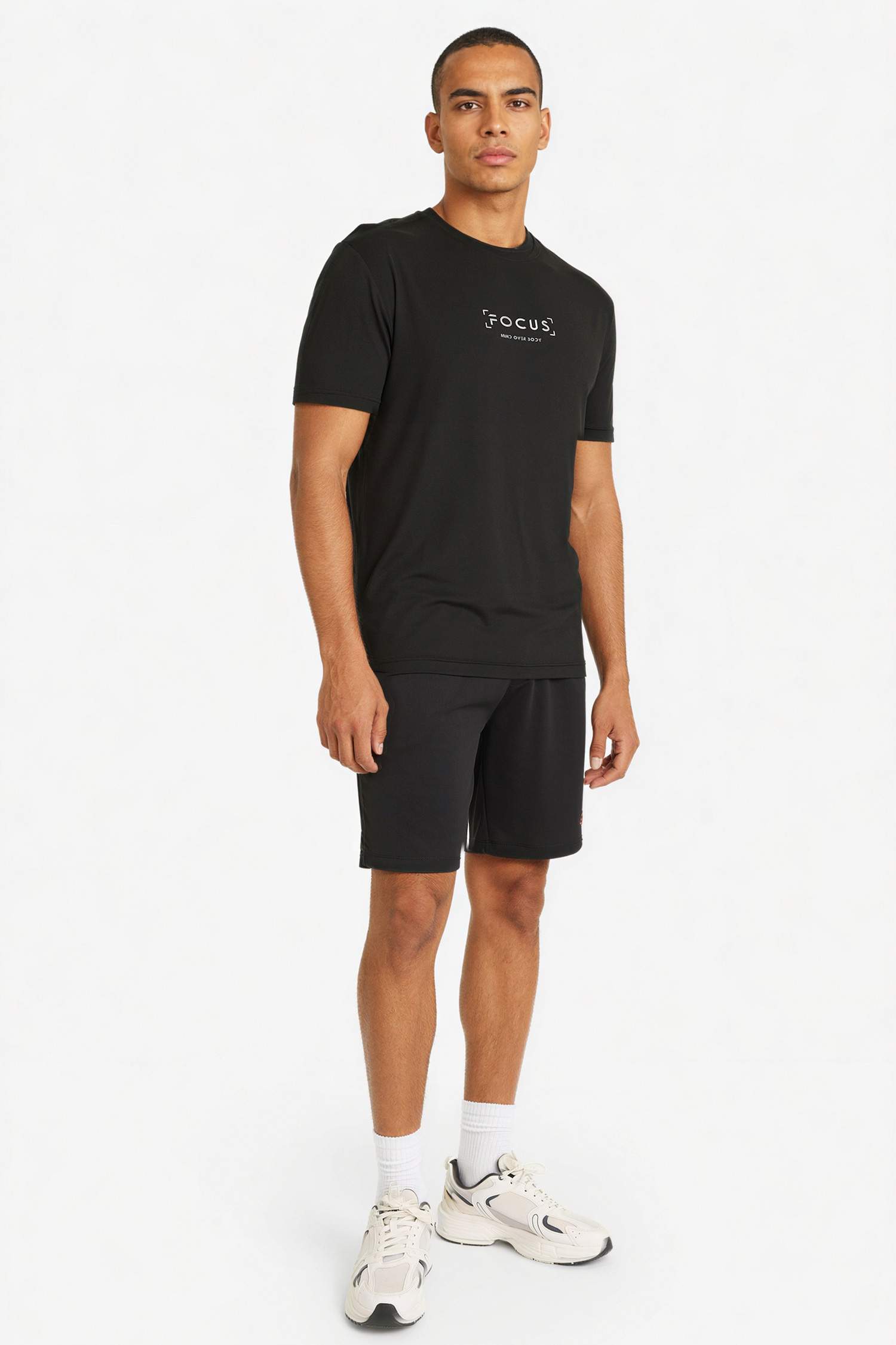 дөңгелек жаға басып шығарылған Футболка