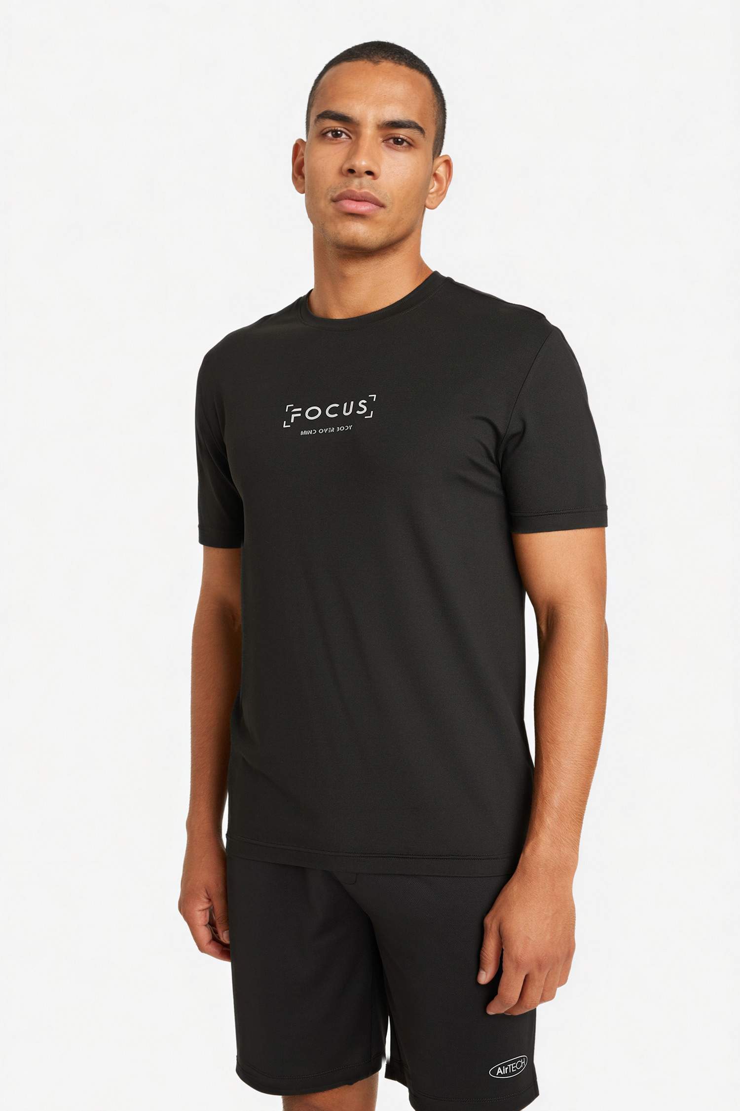 дөңгелек жаға басып шығарылған Футболка