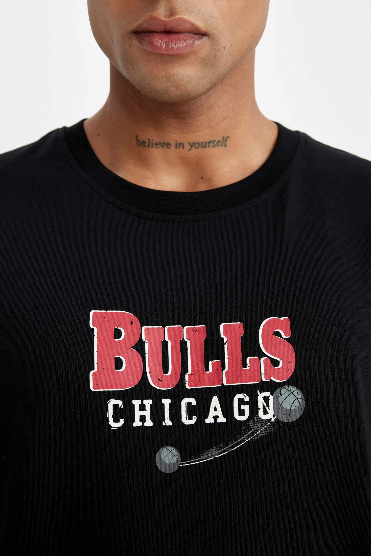 DeFactoFit NBA Chicago Bulls Standart Fit Bisiklet Yaka Pamuklu Kısa Kollu Tişört