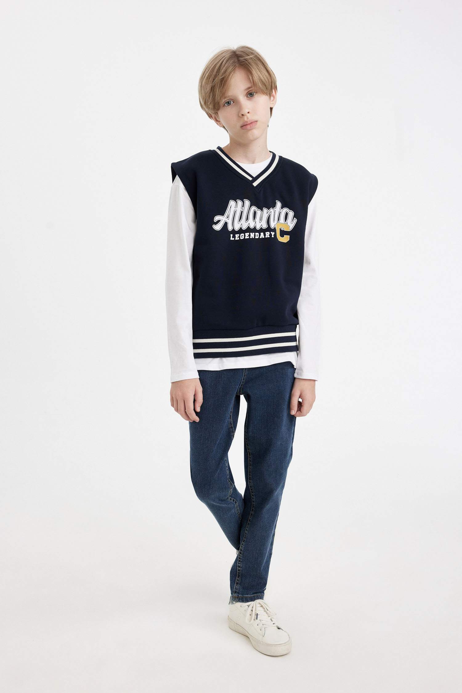 فيست اولادي تقيل بياقة V